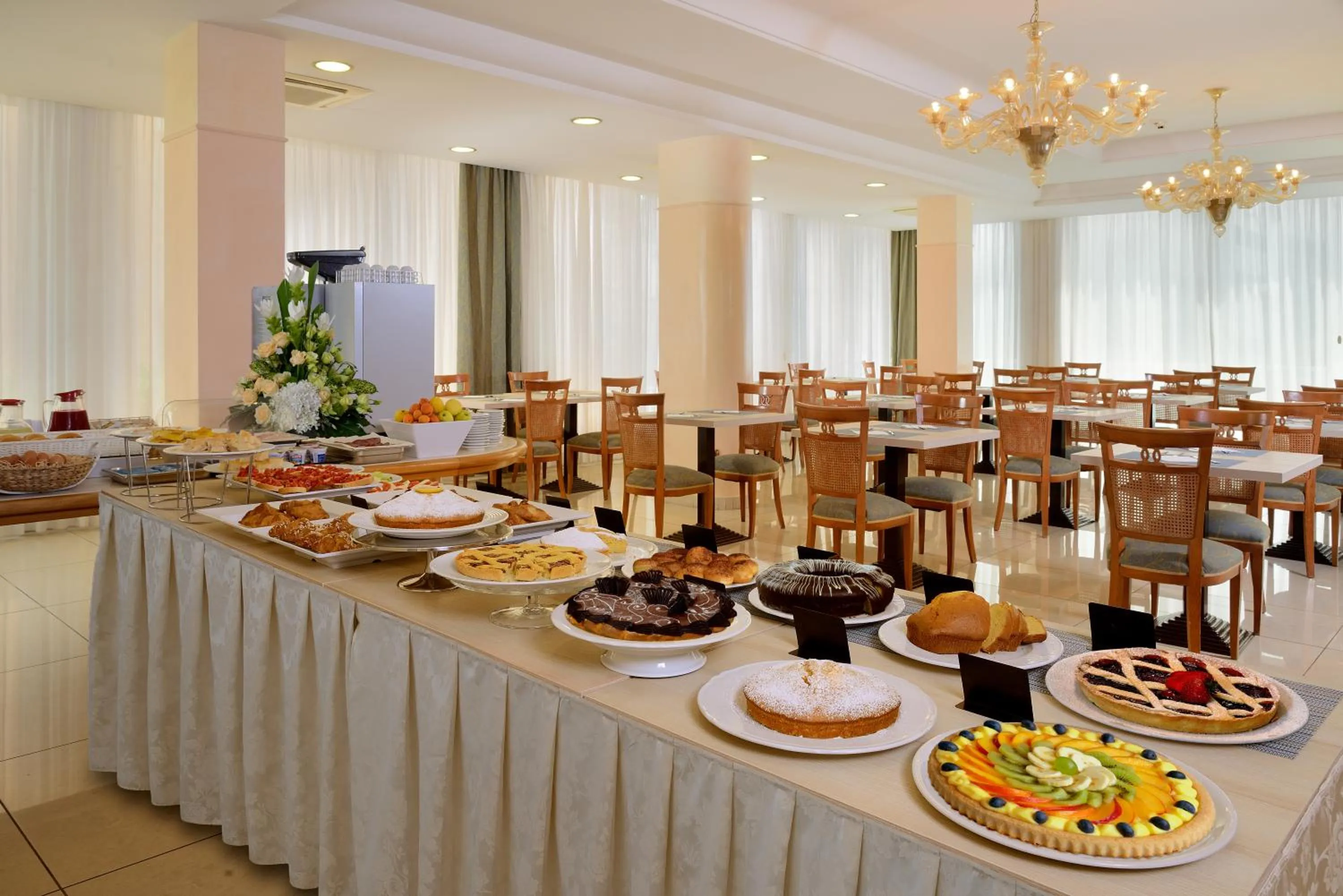 Restaurant/places to eat in Hotel Elisir