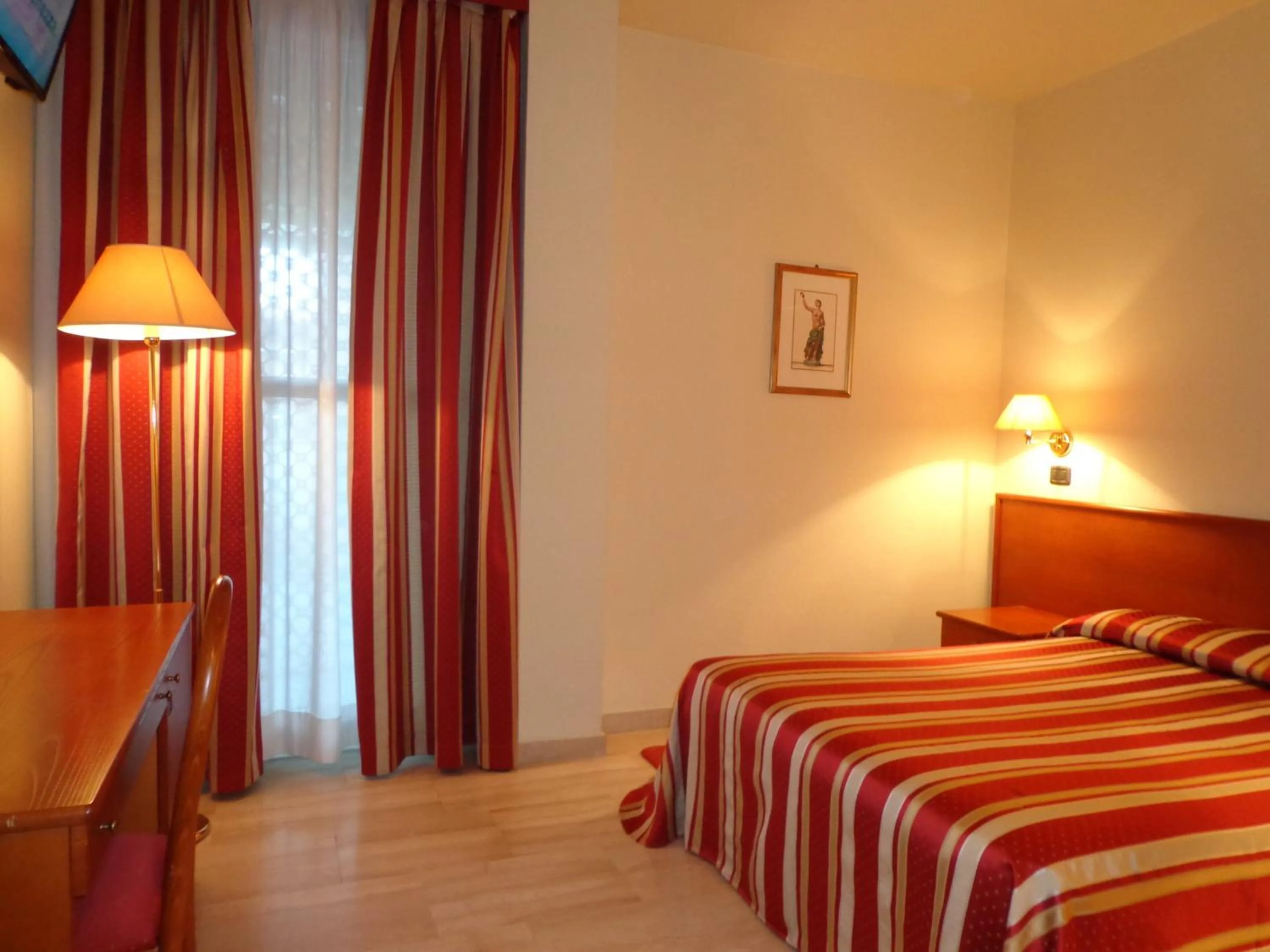 Photo of the whole room in Hotel Select