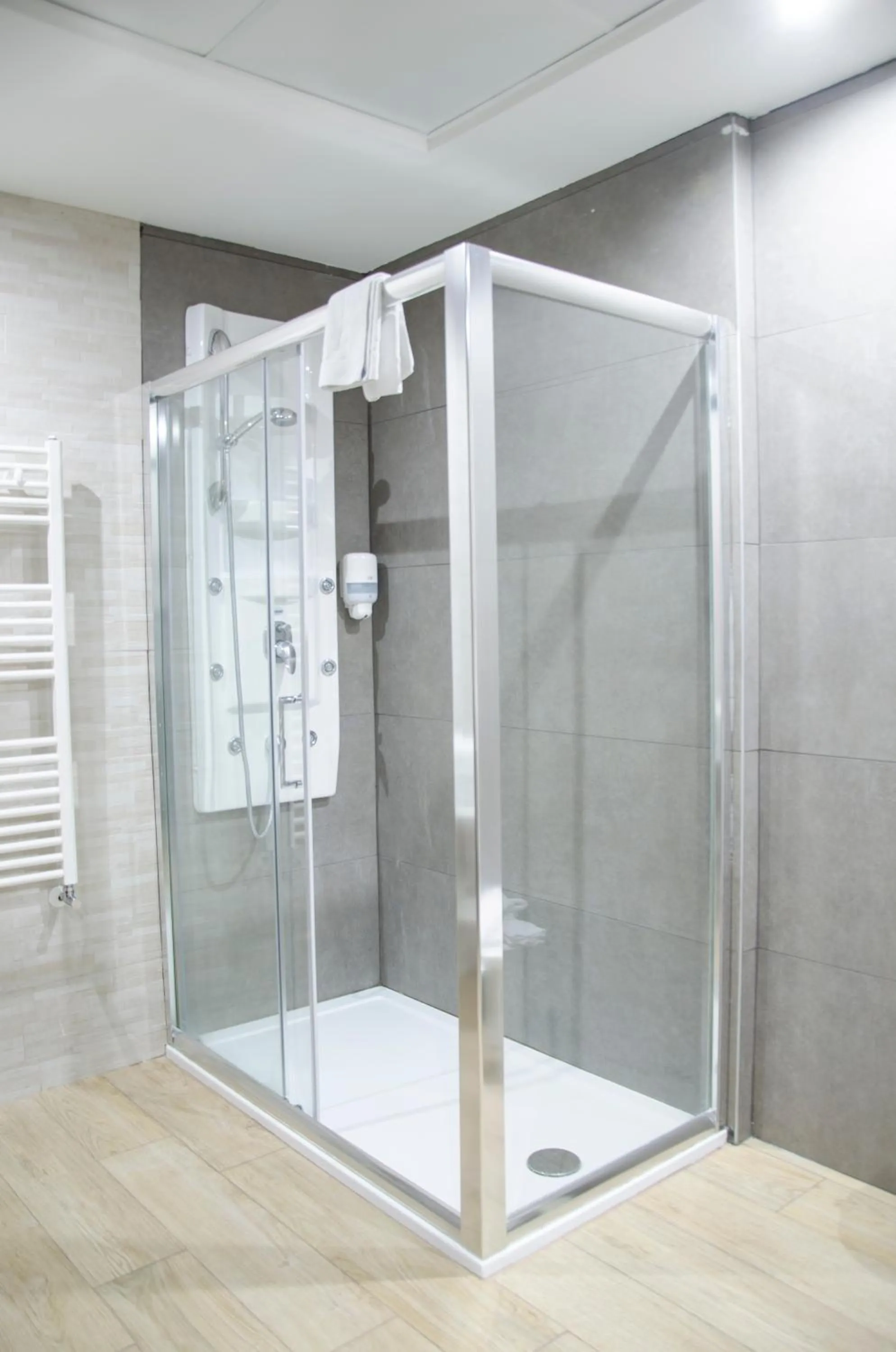 Hot Tub in Grand hotel irpinia & Family SPA