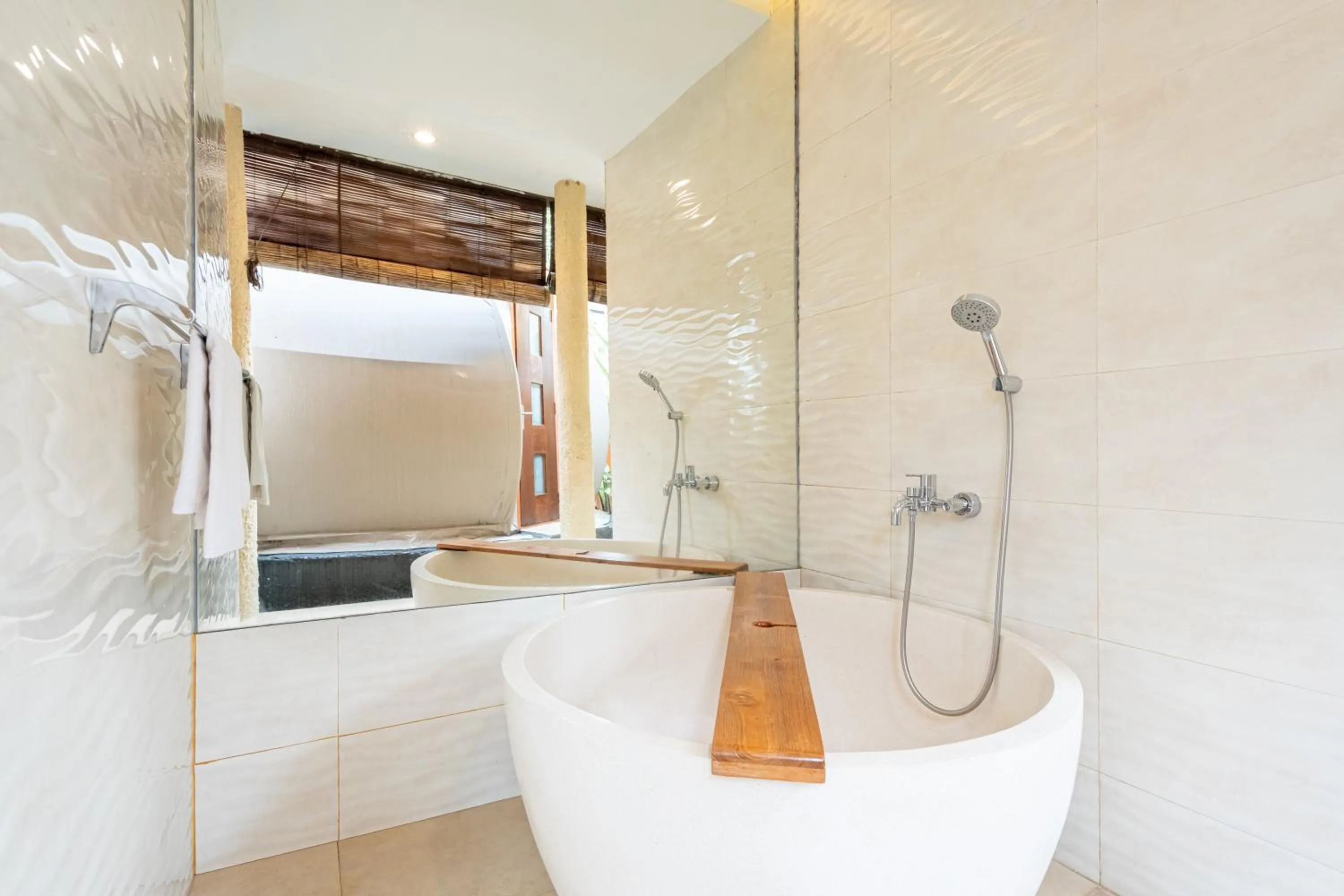 Bath in Triyana Resort and Glamping Carangsari