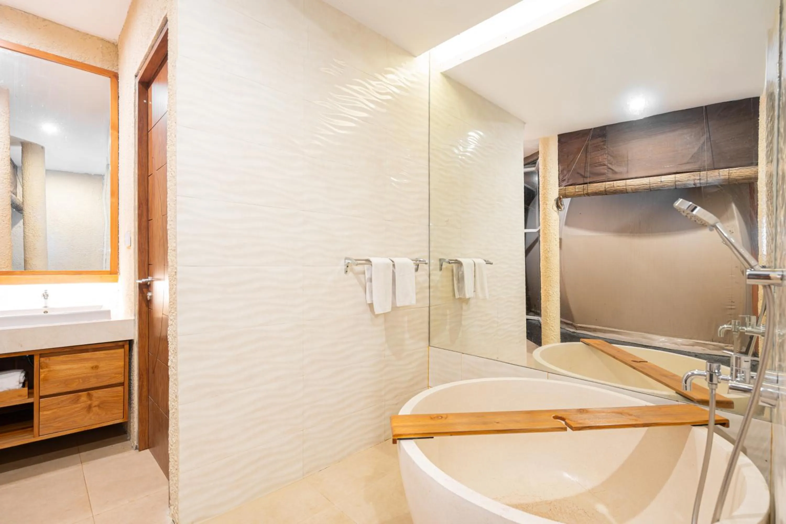 Shower in Triyana Resort and Glamping Carangsari