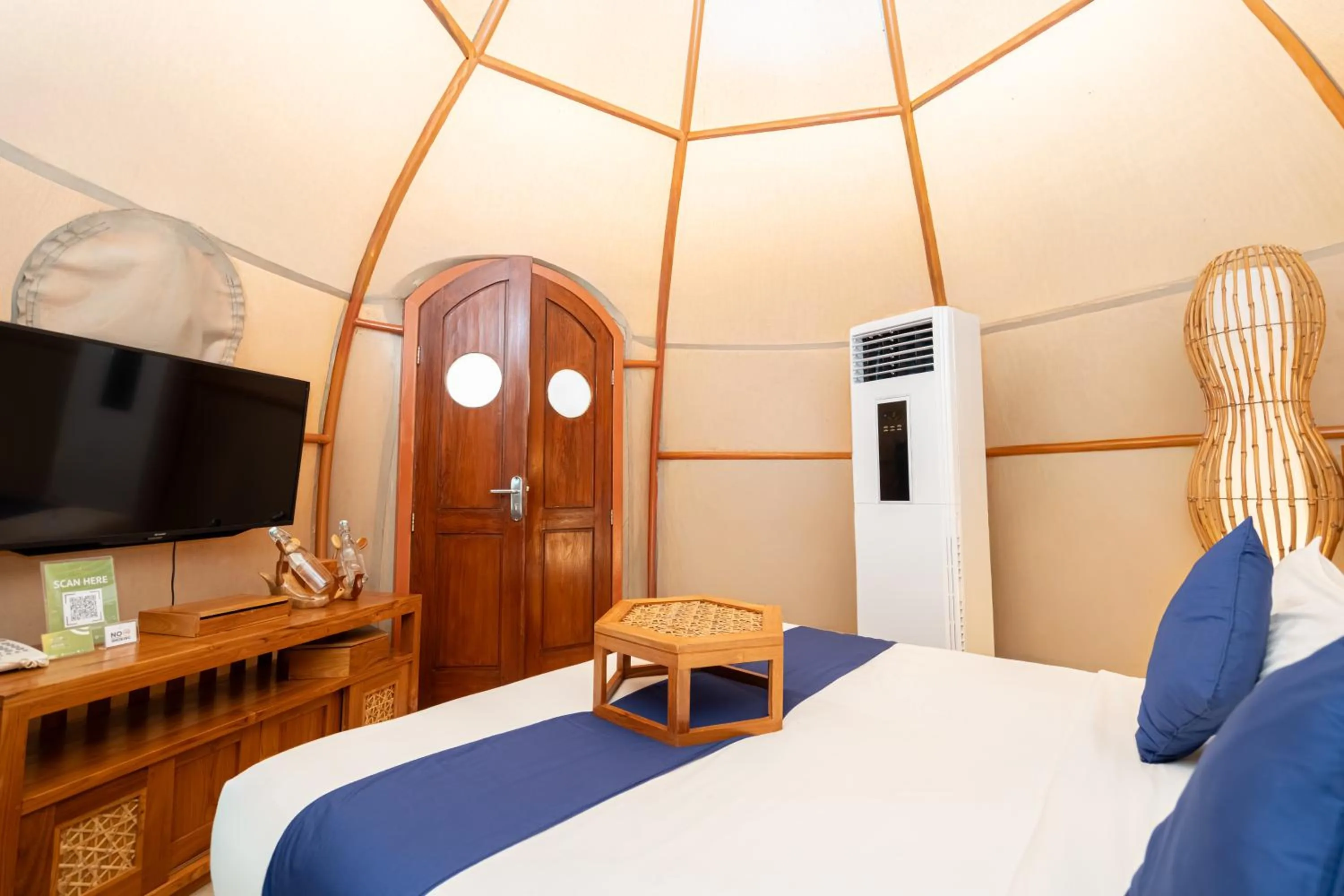 TV and multimedia, Bed in Triyana Resort and Glamping Carangsari
