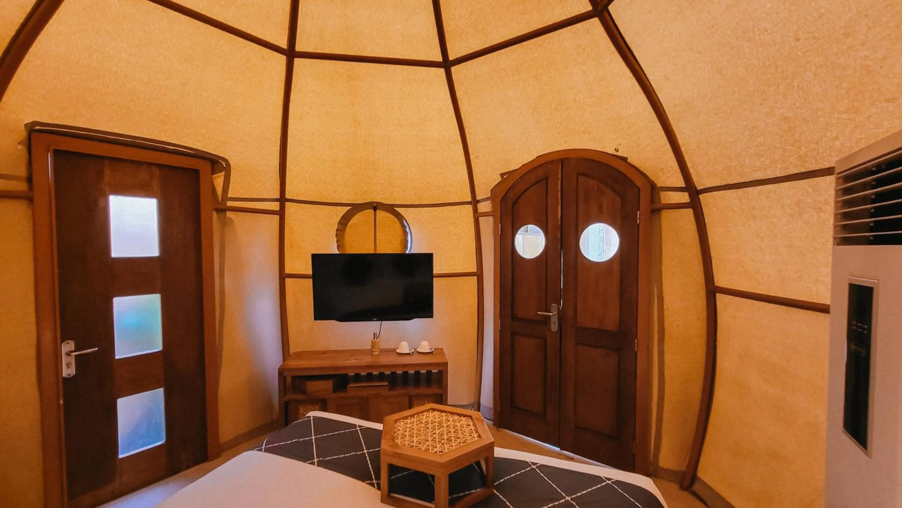 Coffee/tea facilities, Bed in Triyana Resort and Glamping