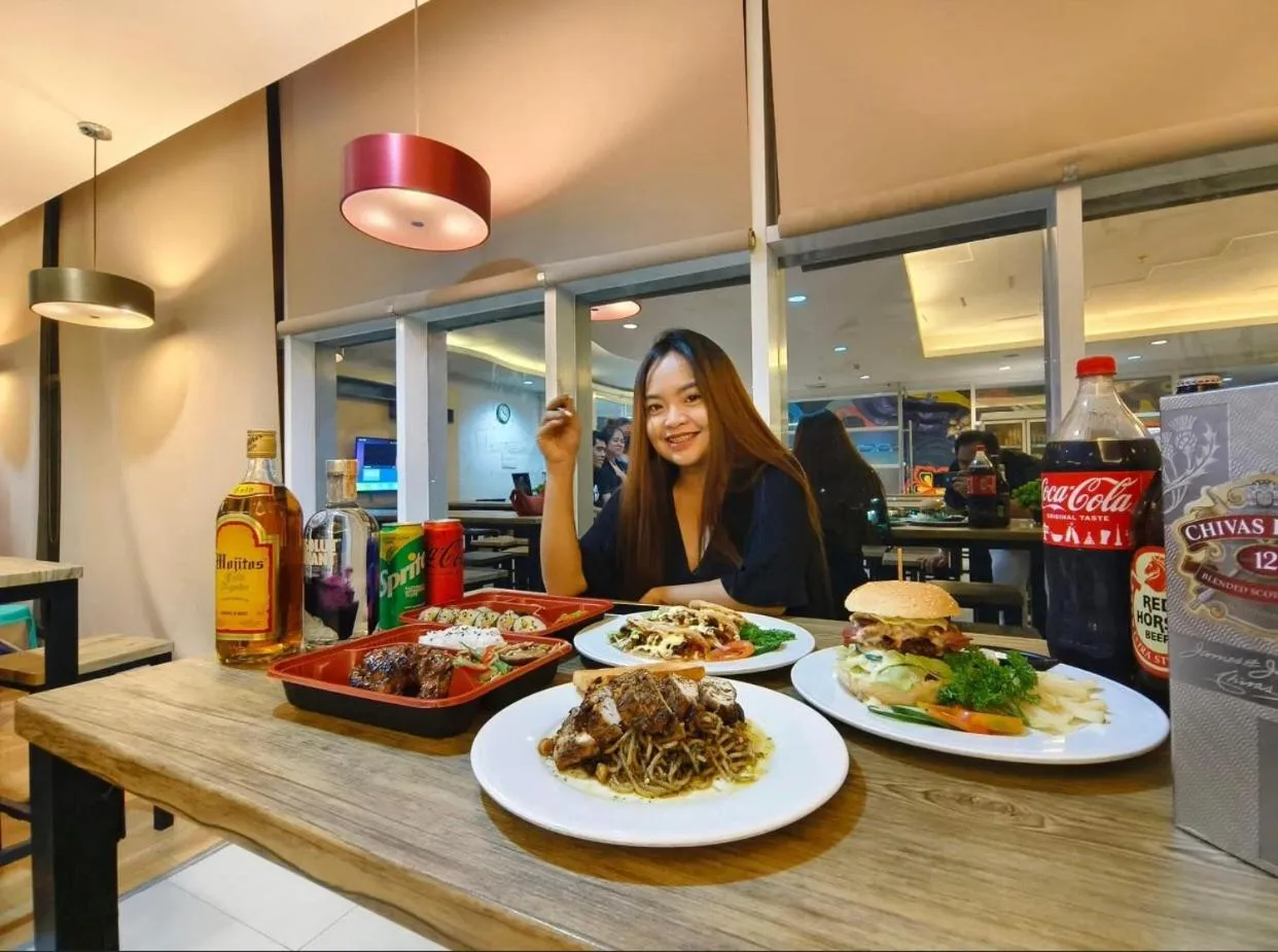 Restaurant/places to eat in Greenwindows Hotel