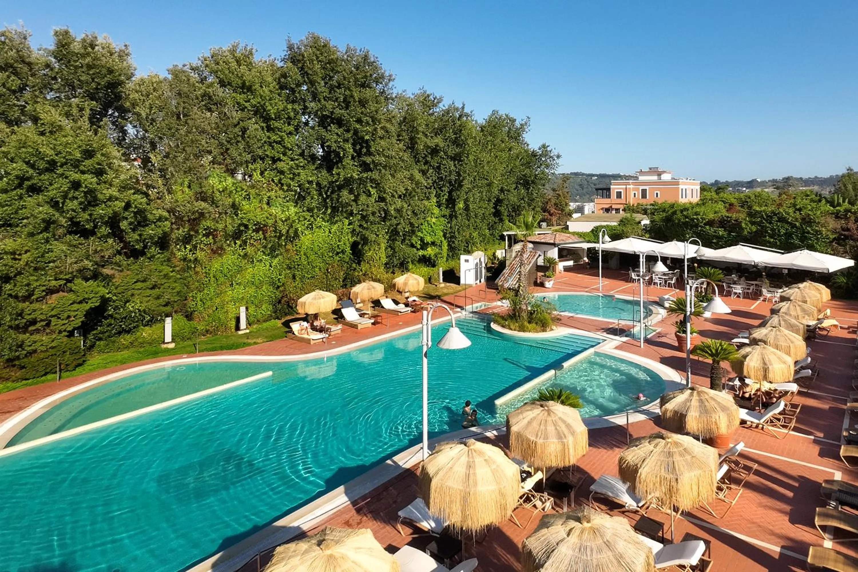 Swimming pool in Montespina Park Hotel