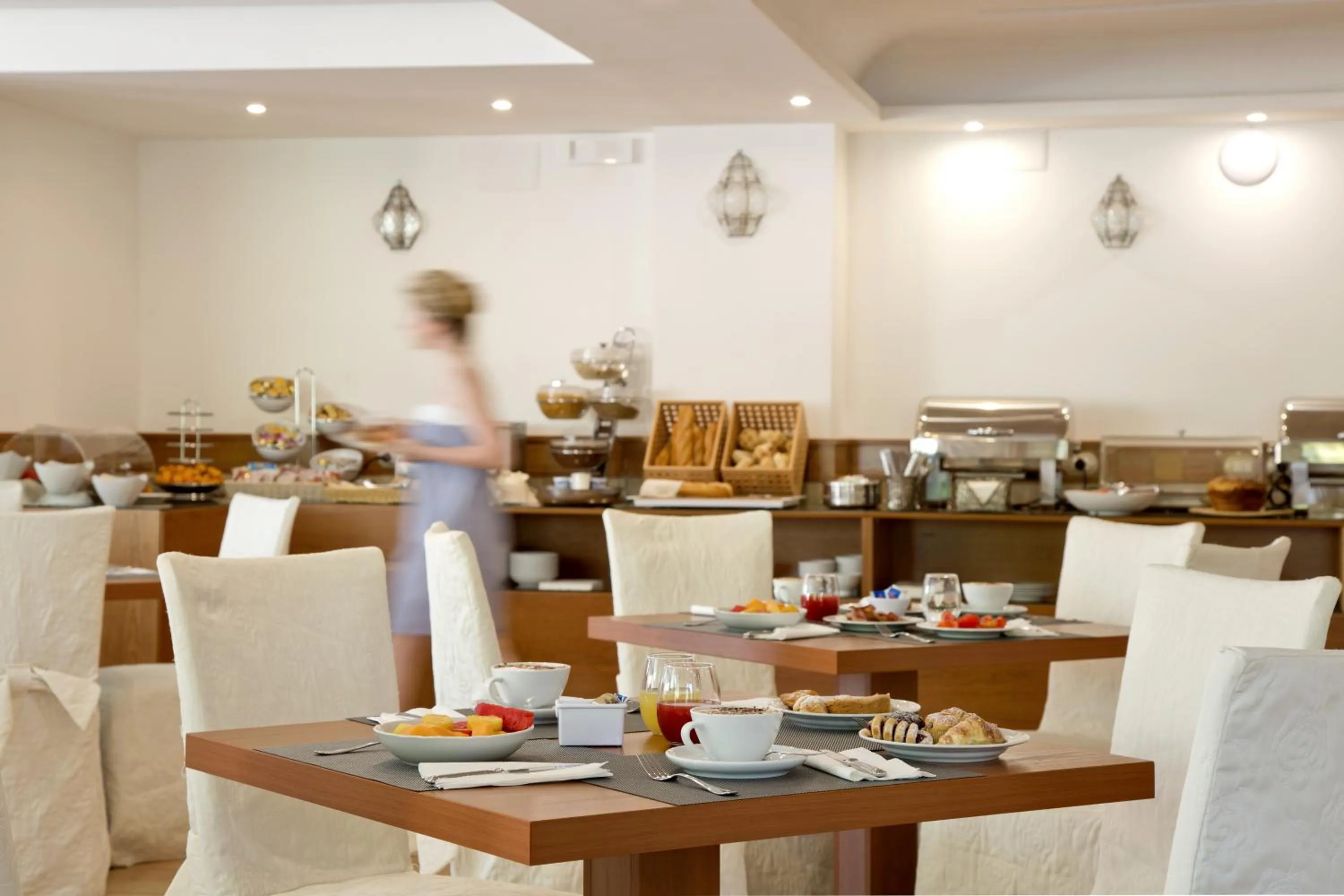 Restaurant/places to eat in Montespina Park Hotel