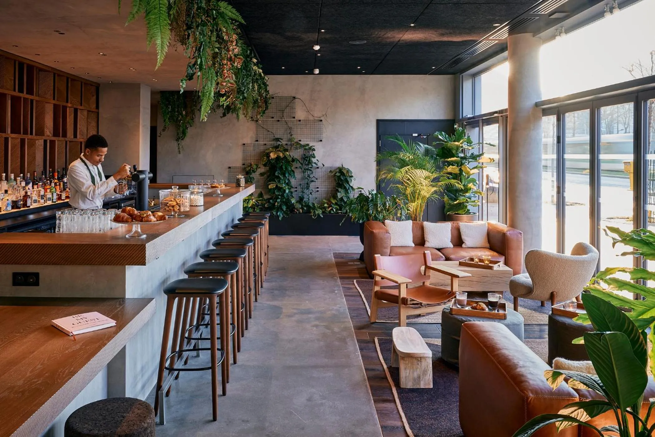 Lounge or bar in Le Bellune Paris