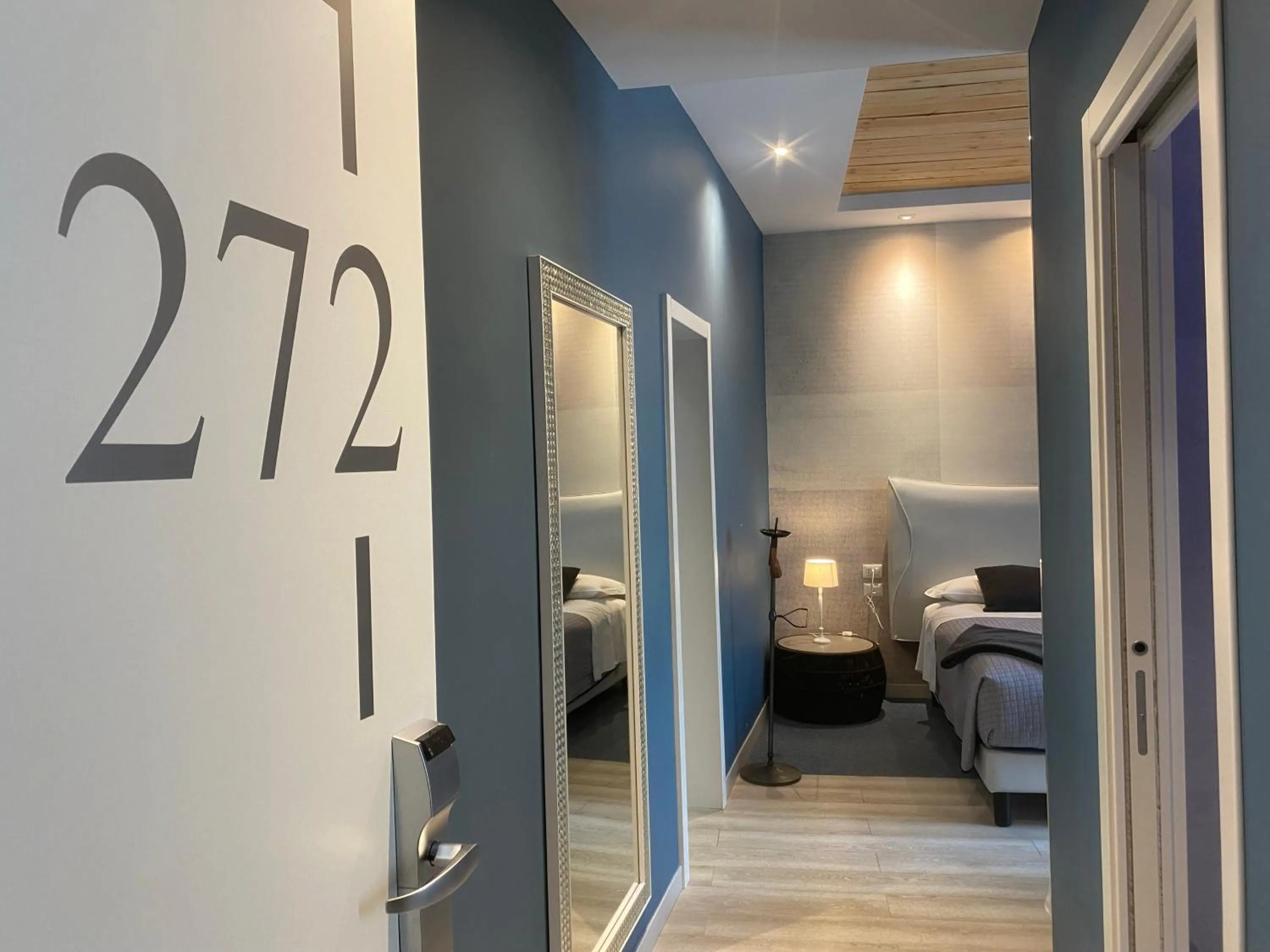 Photo of the whole room, Bed in Residenze Romano Ristorante & SPA albergo diffuso - WHITE