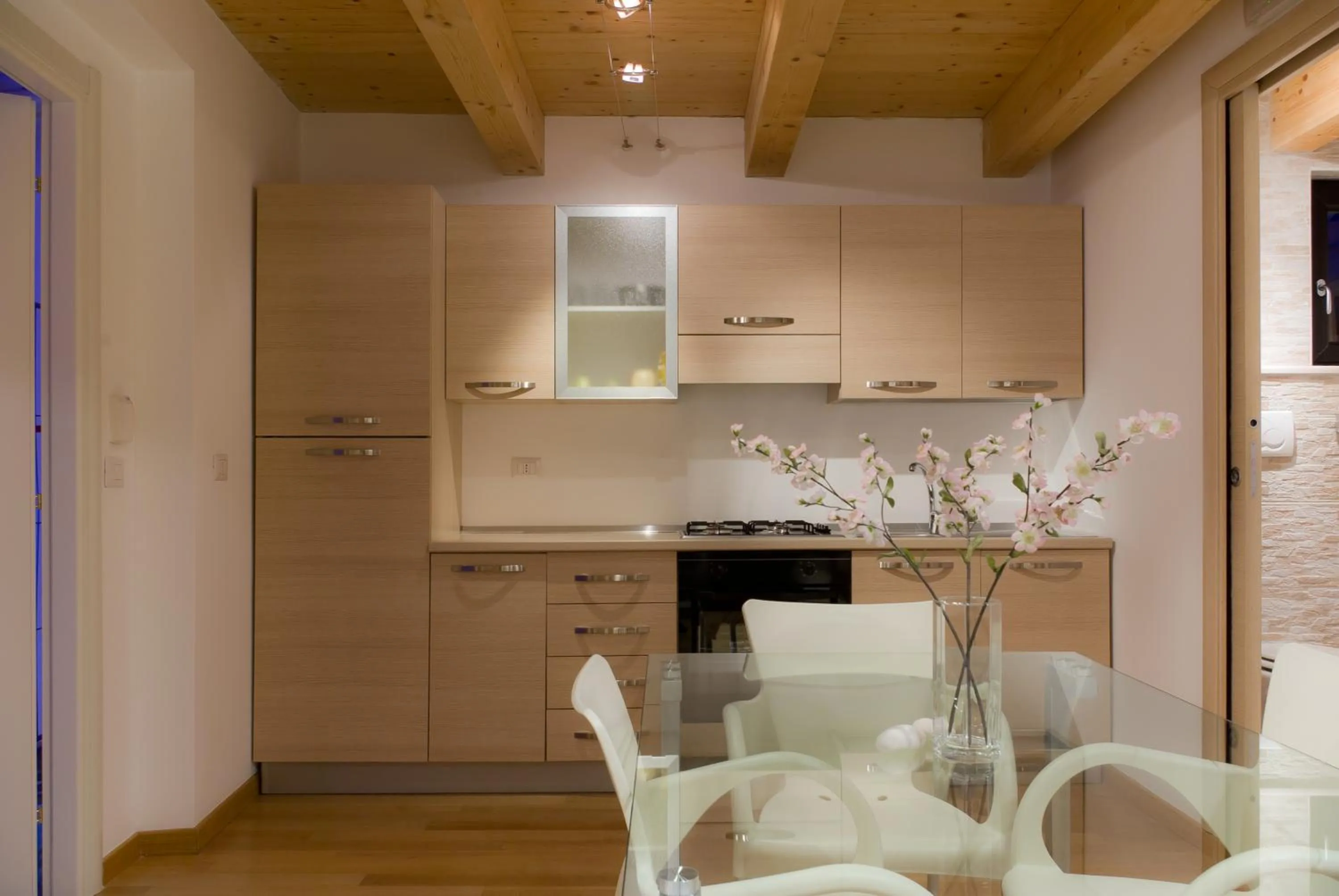Kitchen or kitchenette in Residenze Romano Ristorante & SPA albergo diffuso - WHITE