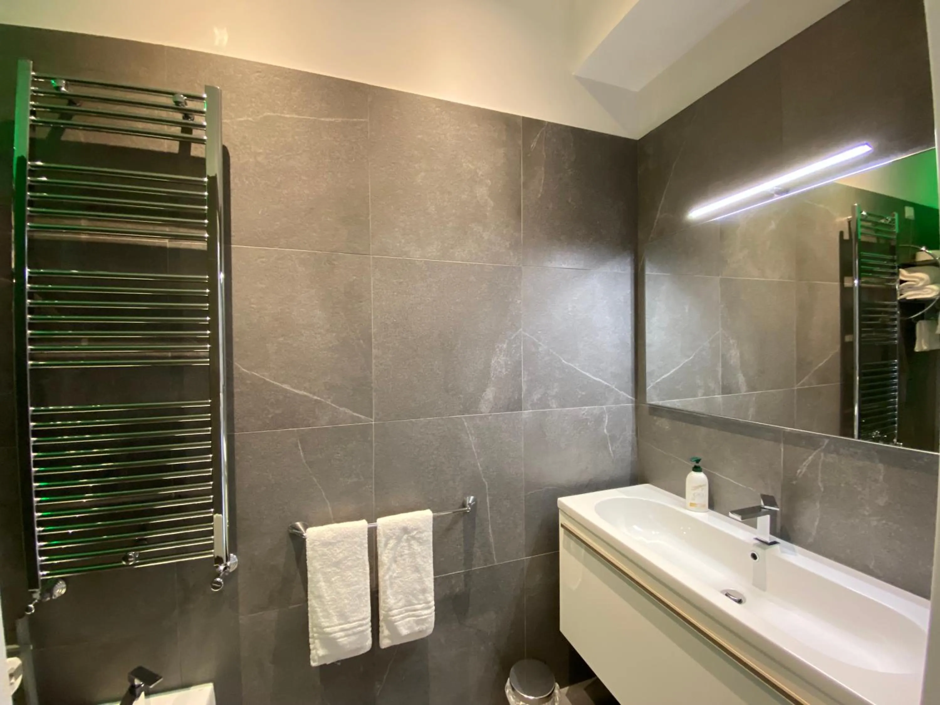 Bathroom in Residenze Romano Ristorante & SPA albergo diffuso - WHITE