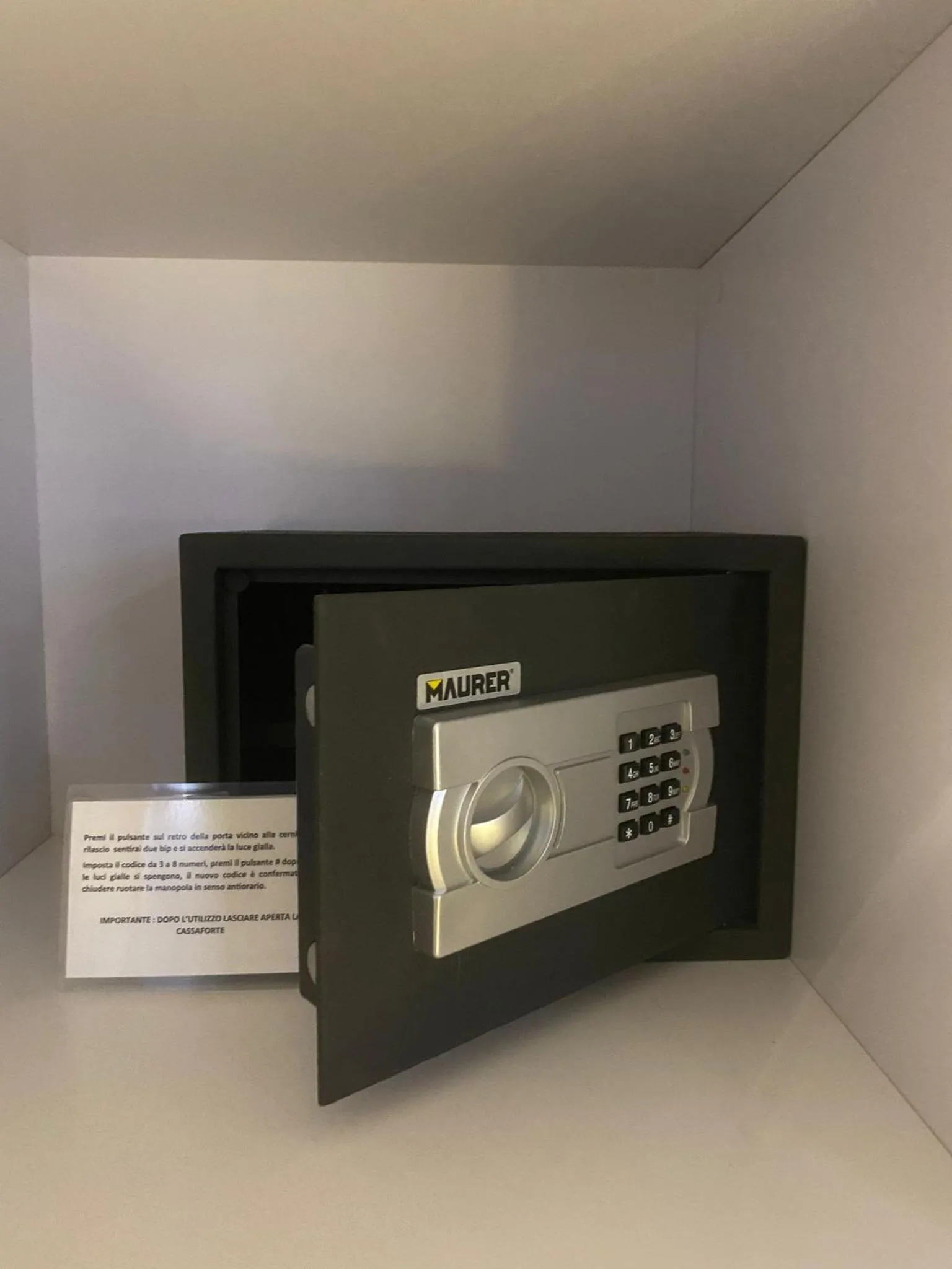 safe in Residenze Romano Ristorante & Spa - albergo diffuso - RED