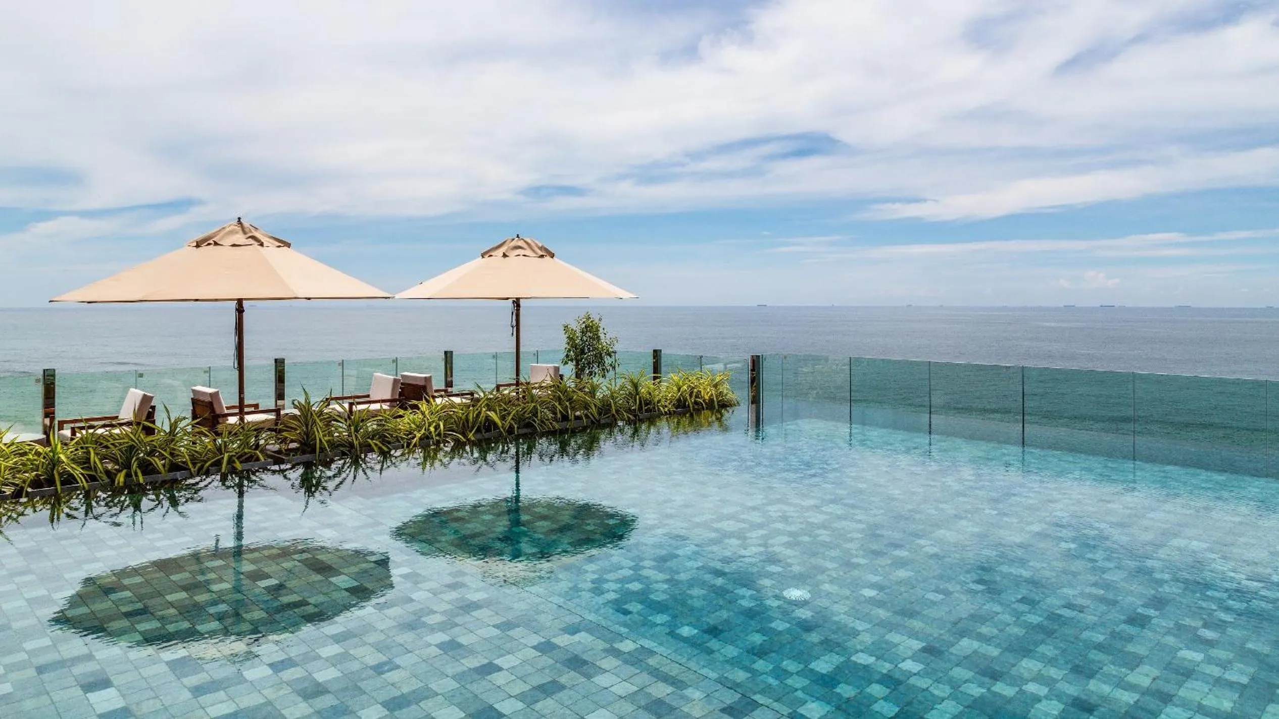 Swimming pool in Crystal Sands Hikkaduwa