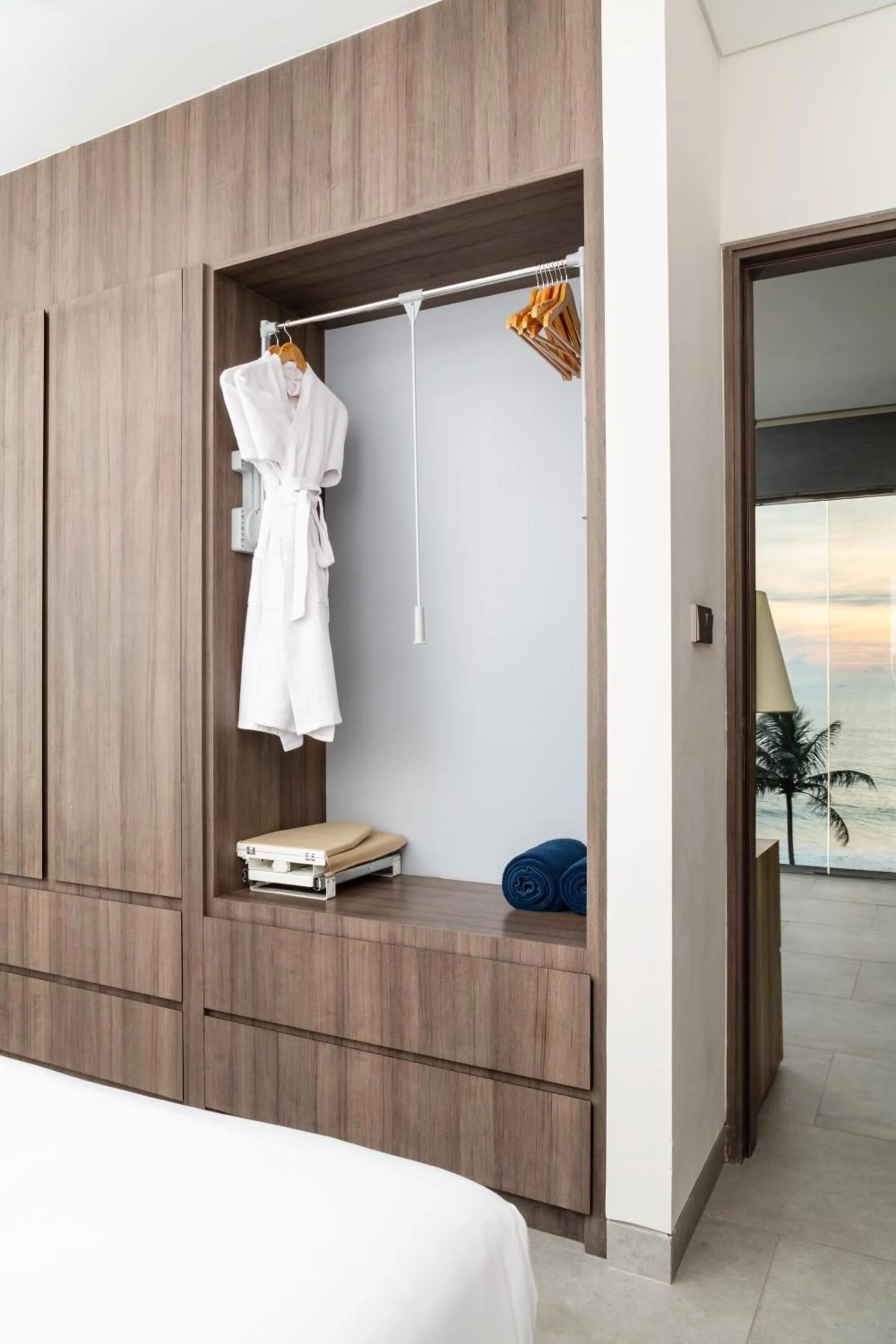 Bedroom, Bed in Crystal Sands Hikkaduwa