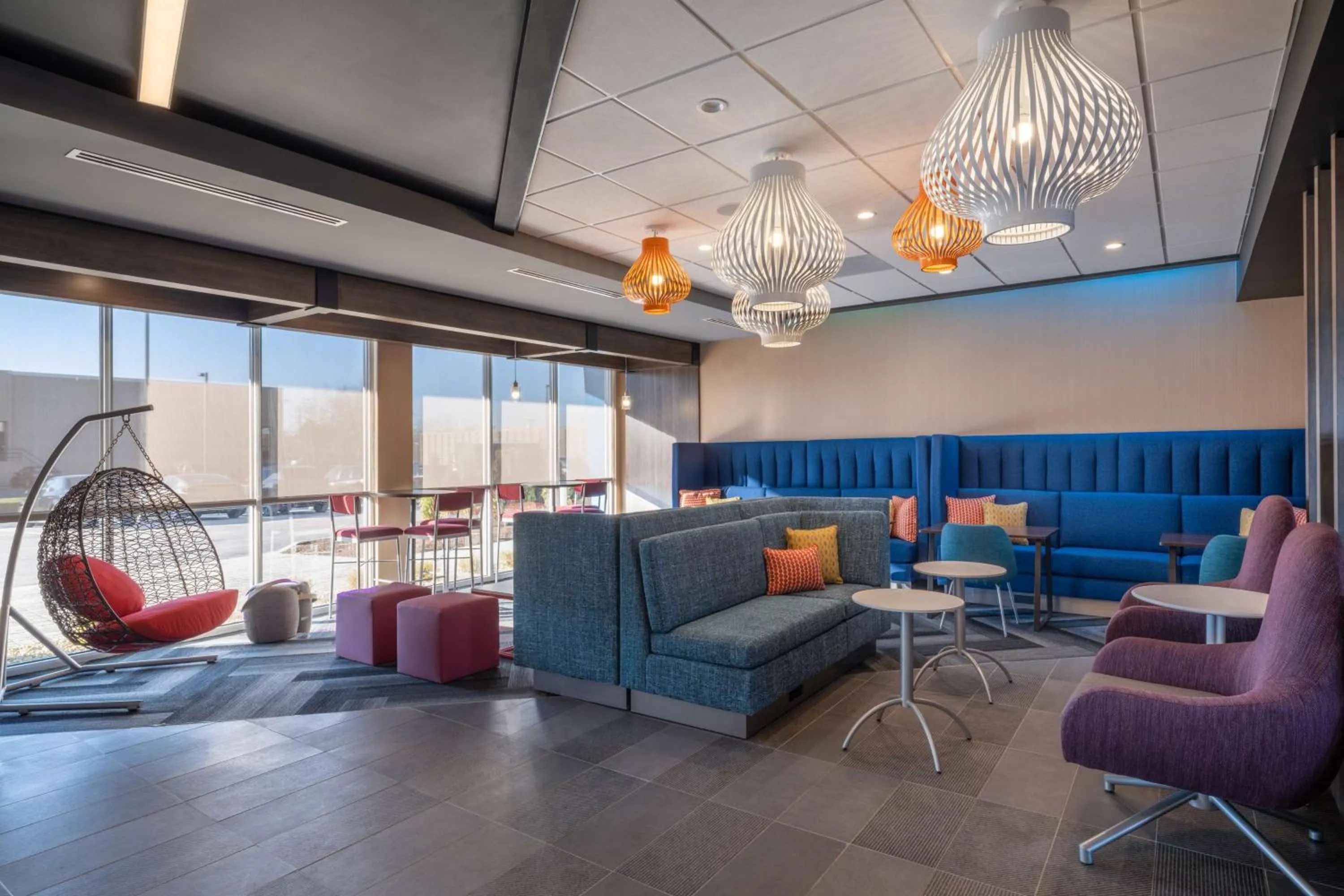 Lobby or reception in Tru By Hilton Naperville Chicago