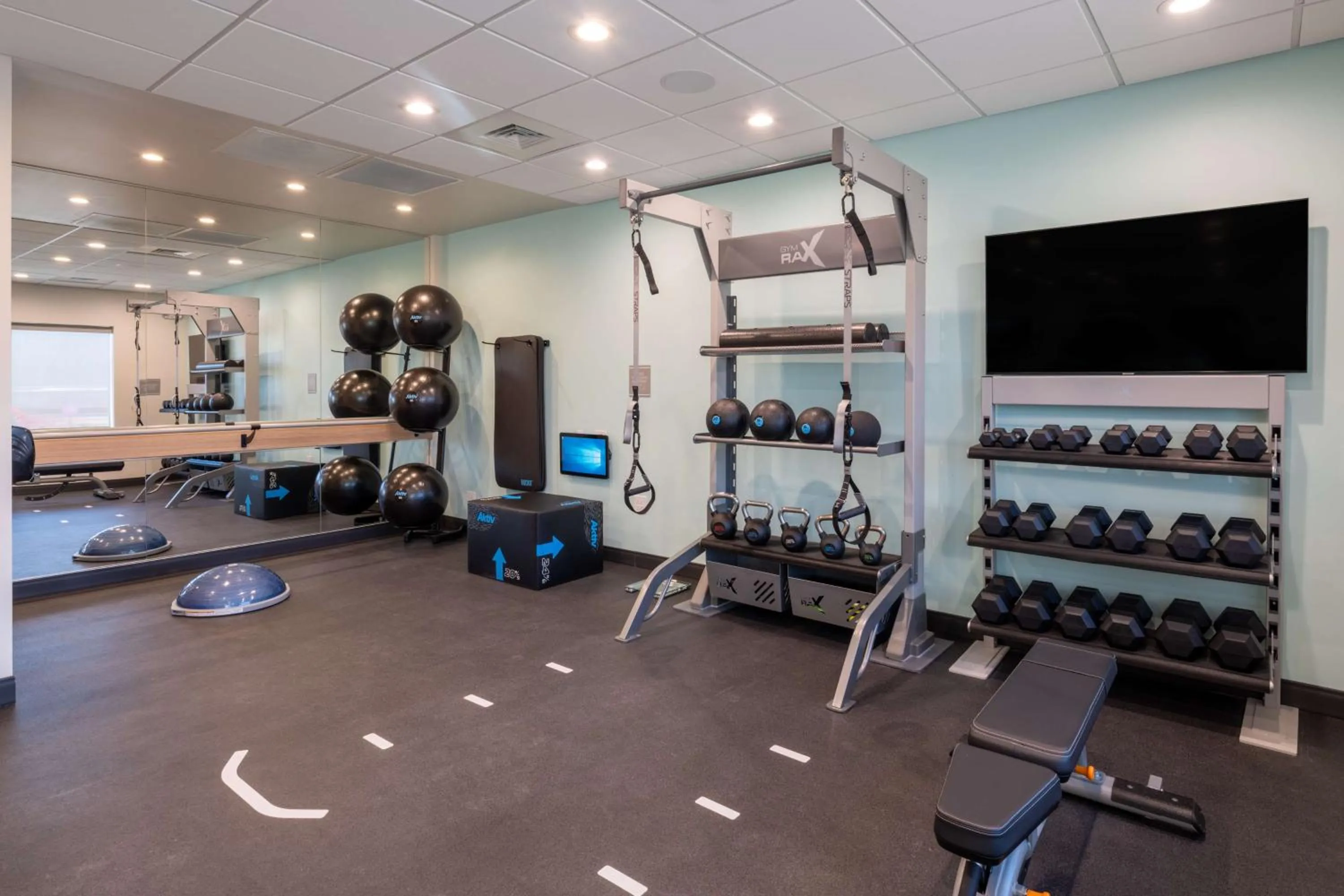 Fitness centre/facilities in Tru By Hilton Naperville Chicago