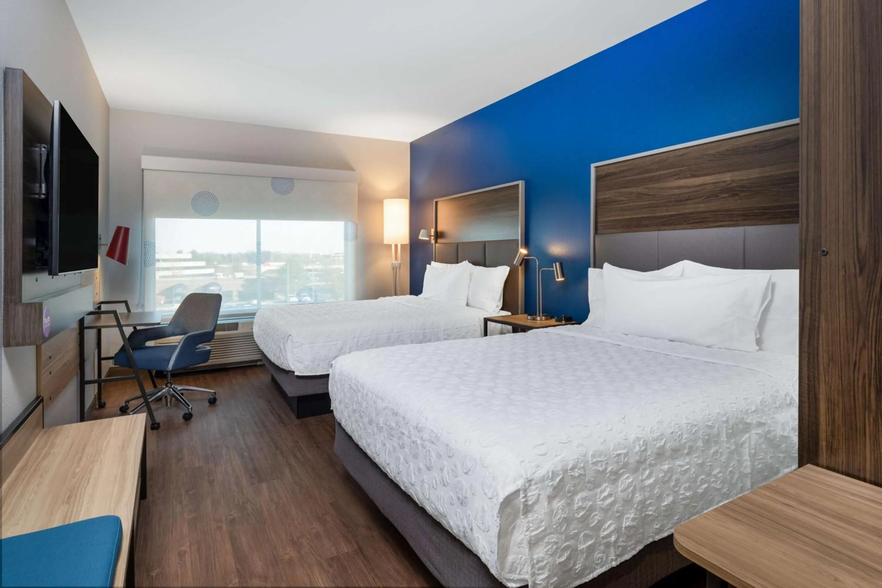 Bedroom, Bed in Tru By Hilton Naperville Chicago