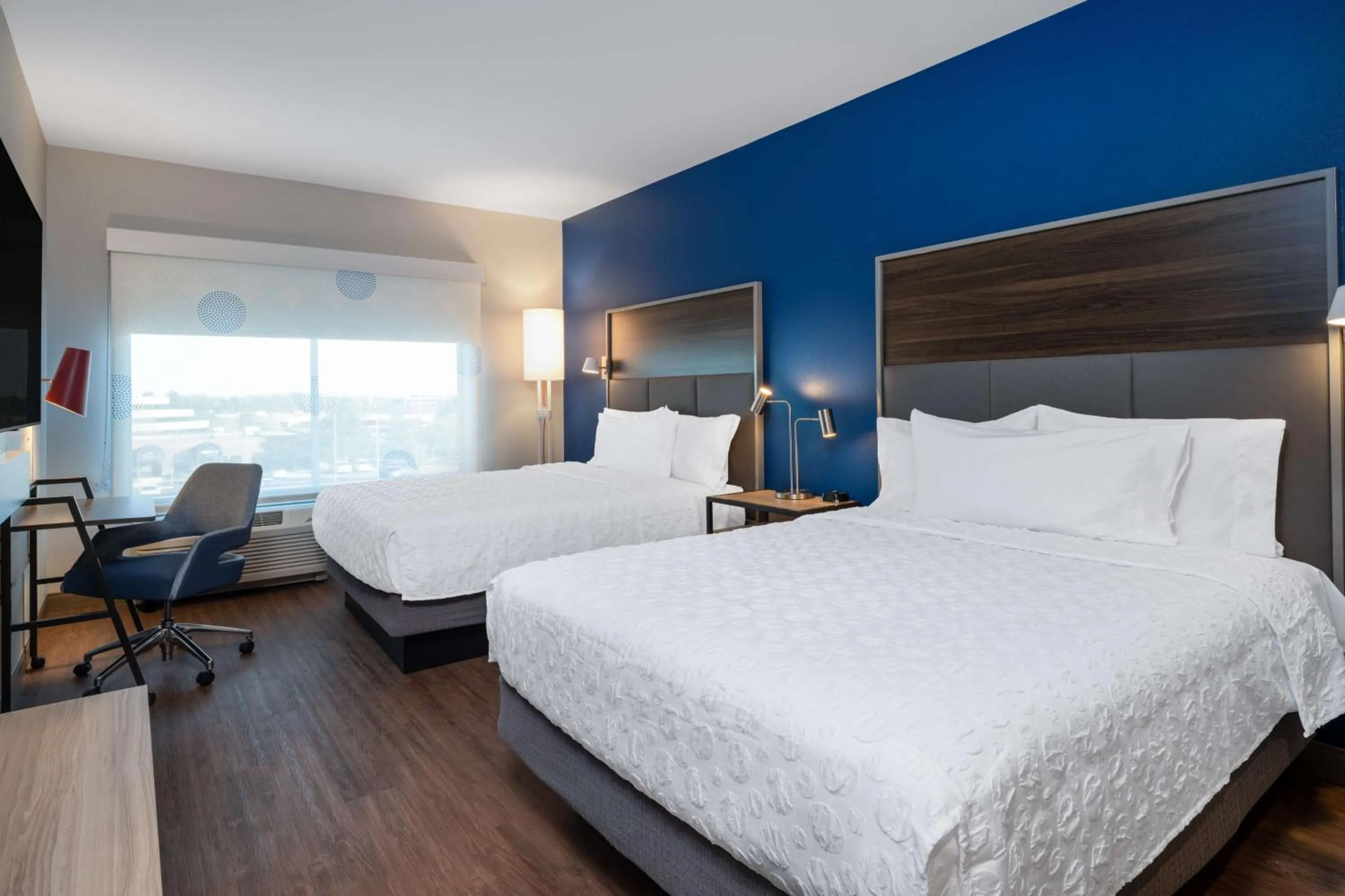 Bedroom, Bed in Tru By Hilton Naperville Chicago