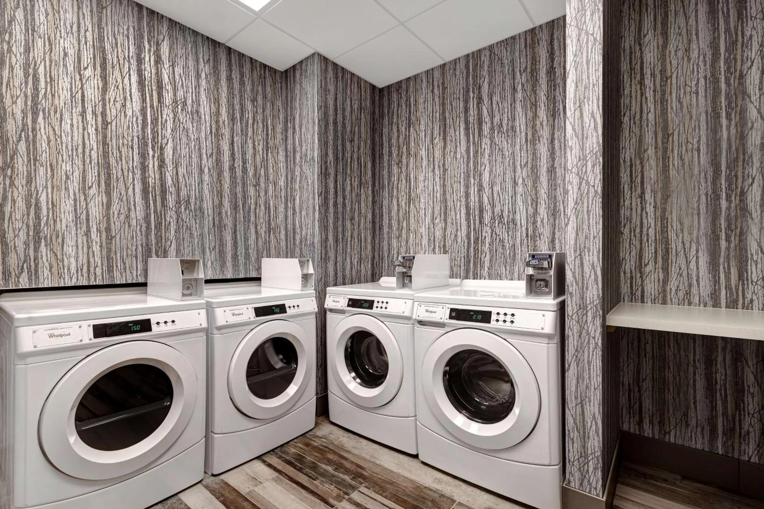 Property building in Homewood Suites By Hilton Oak Creek Milwaukee