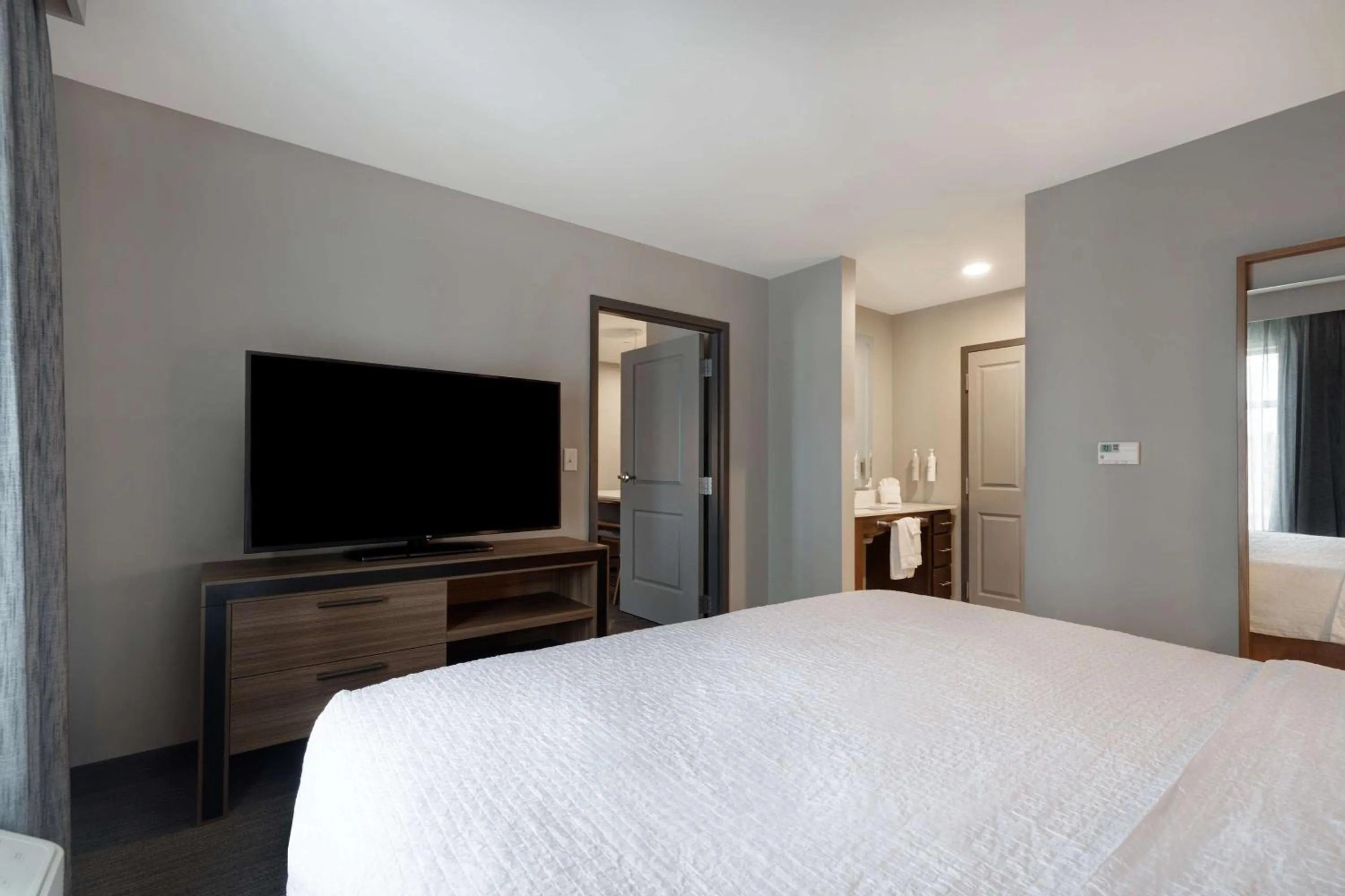 Bed in Homewood Suites By Hilton Oak Creek Milwaukee