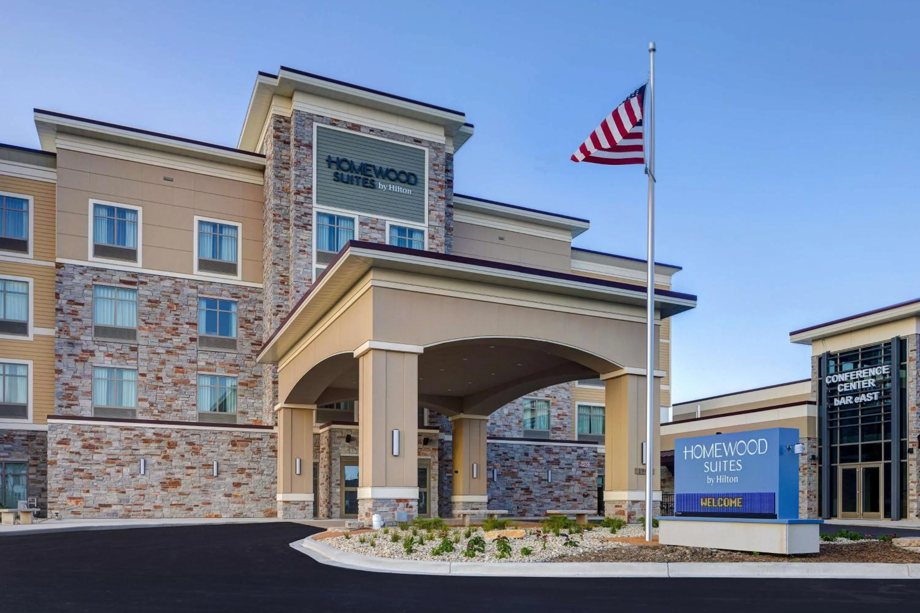 Property building in Homewood Suites By Hilton Oak Creek Milwaukee
