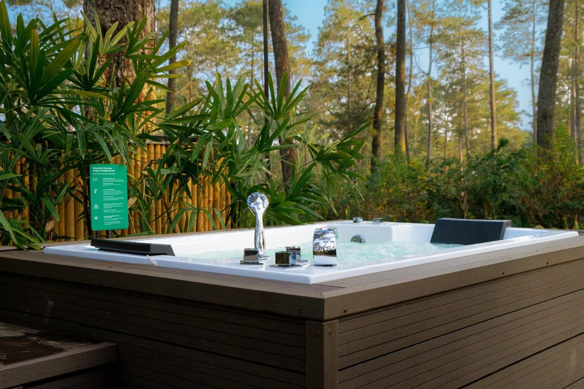 Hot Tub in Bobocabin Cikole, Bandung