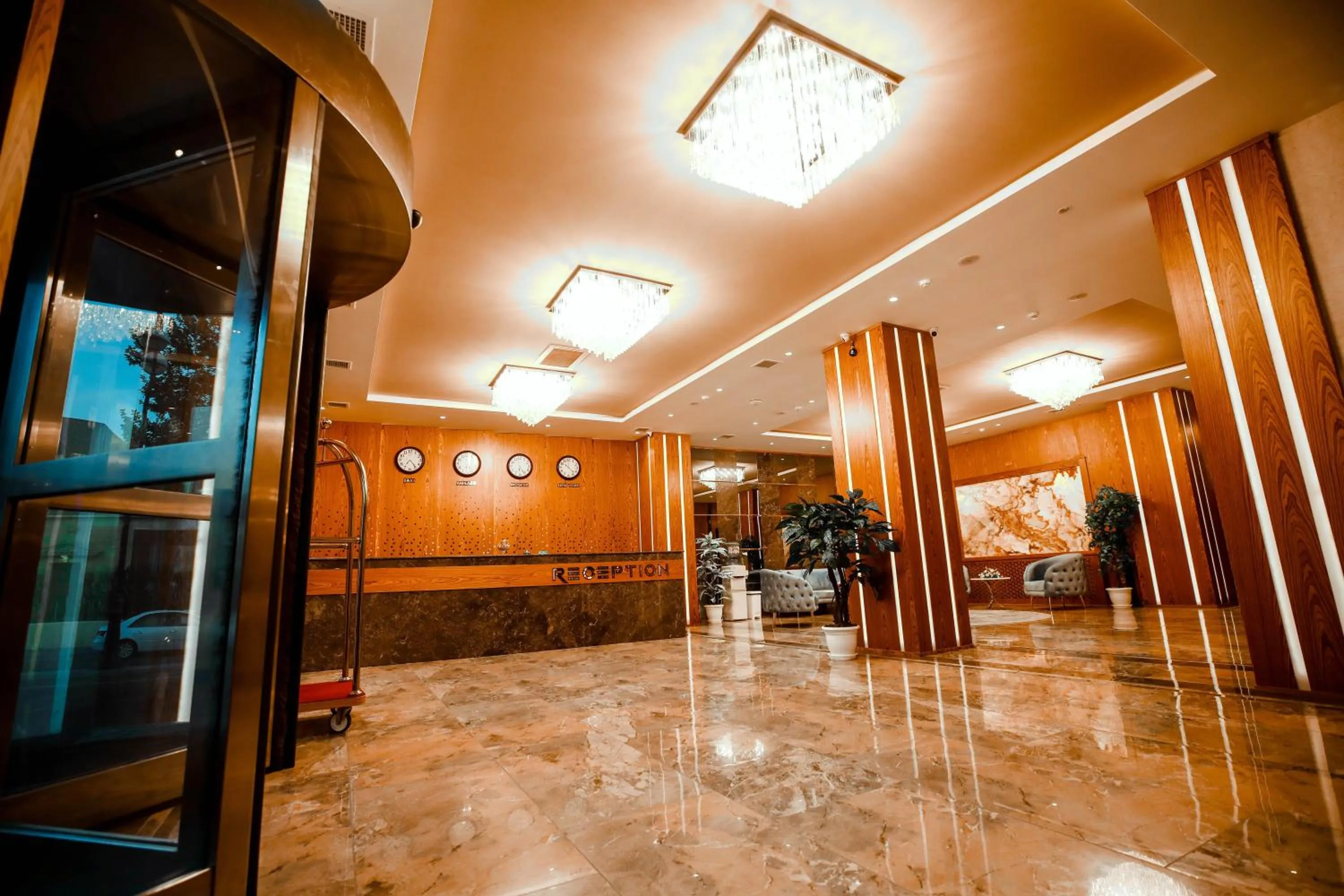 Lobby or reception in Regal Inn Badamdar Hotel
