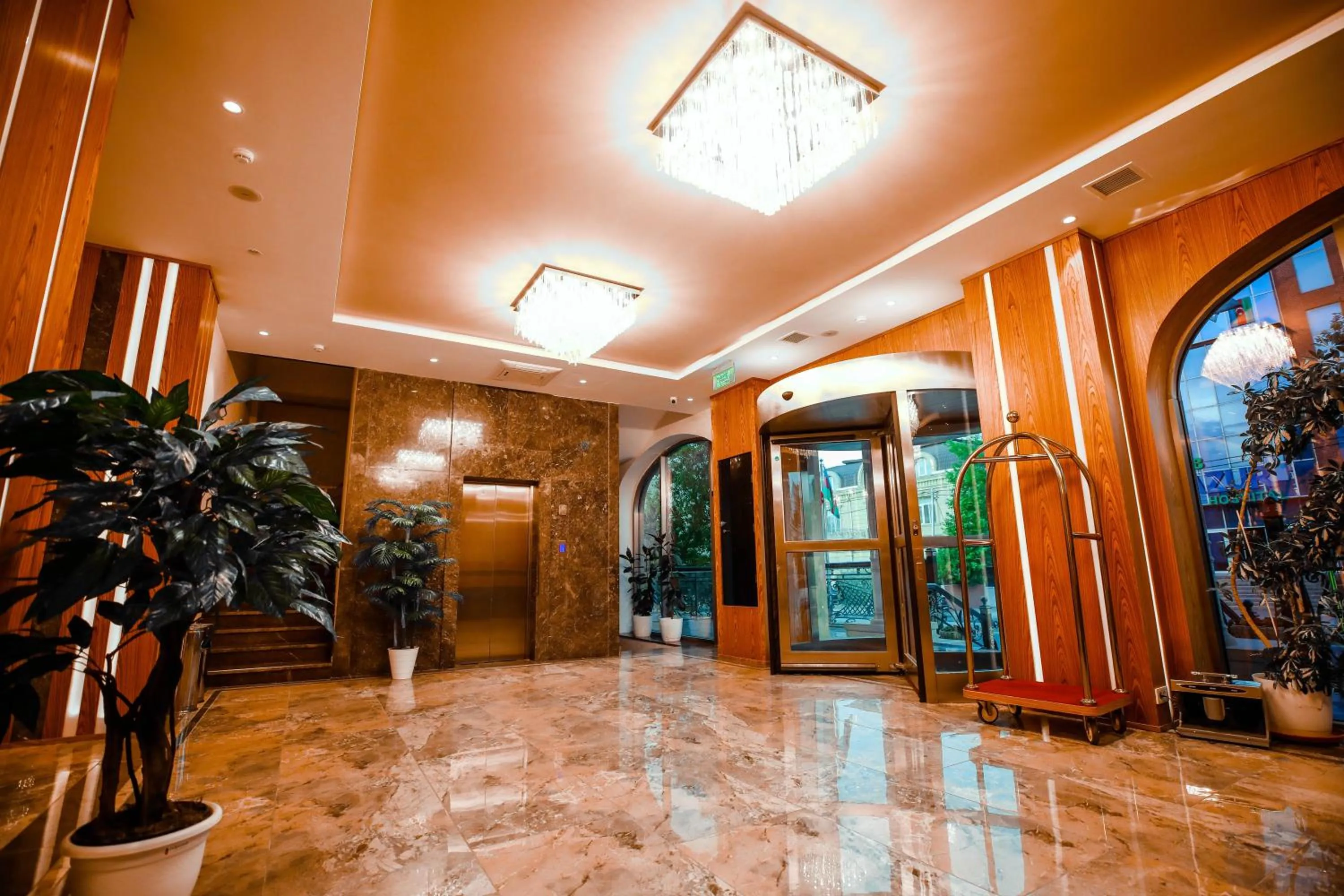 Lobby or reception in Regal Inn Badamdar Hotel