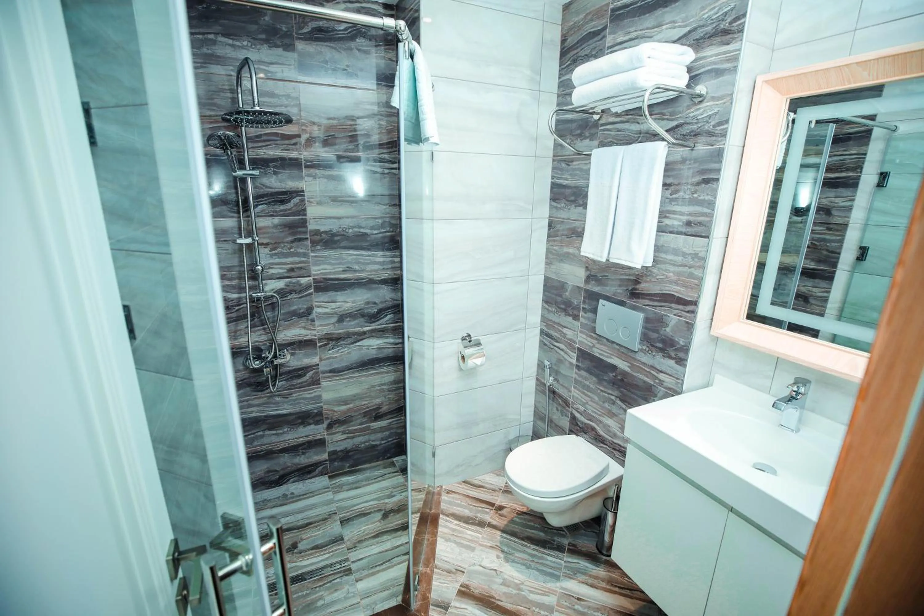 Bathroom in Regal Inn Badamdar Hotel