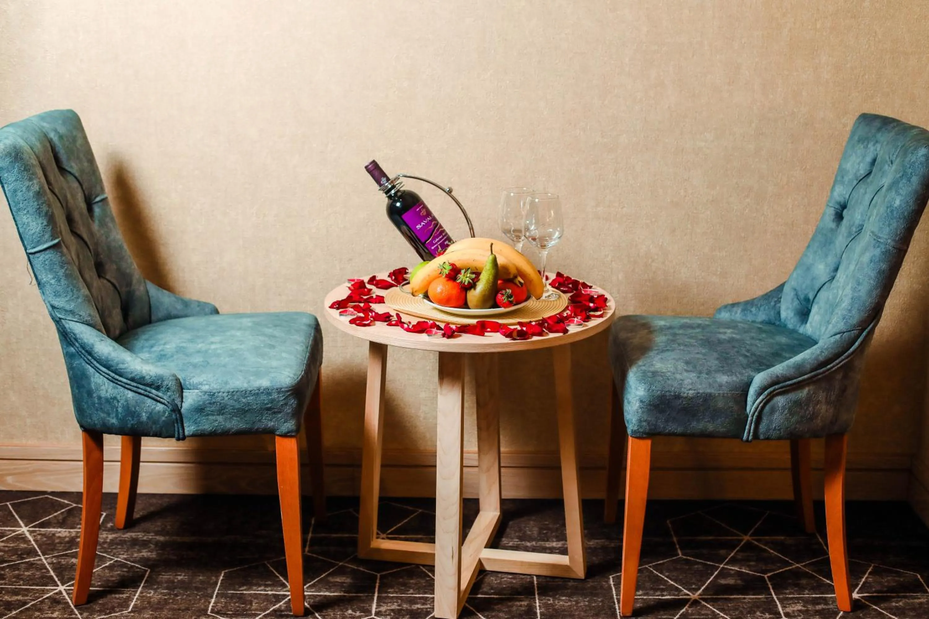 Food and drinks in Regal Inn Badamdar Hotel