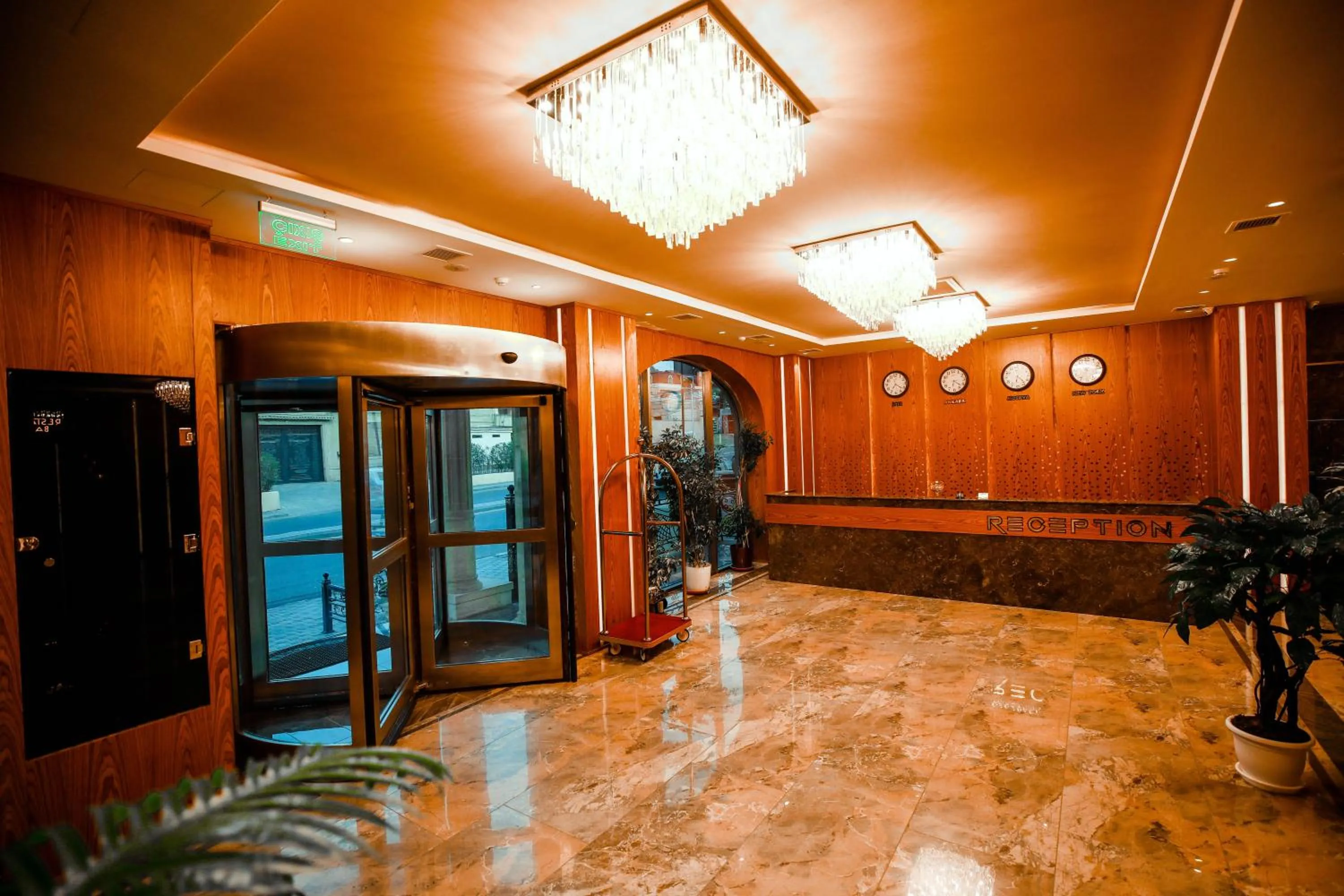 Lobby or reception in Regal Inn Badamdar Hotel