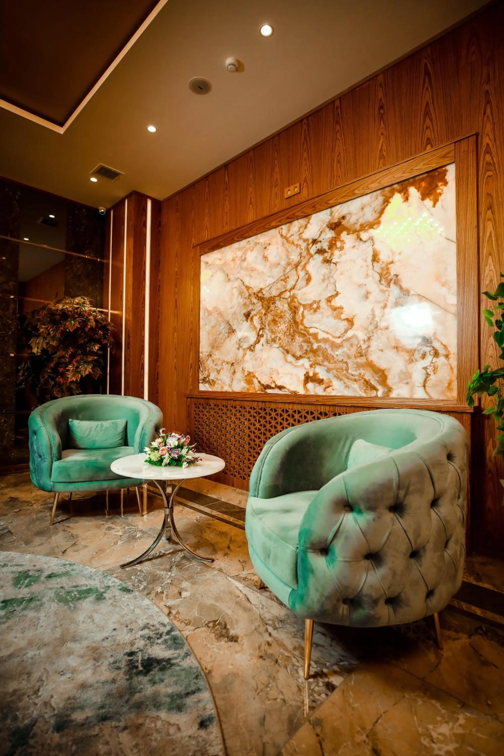 Lobby or reception in Regal Inn Badamdar Hotel