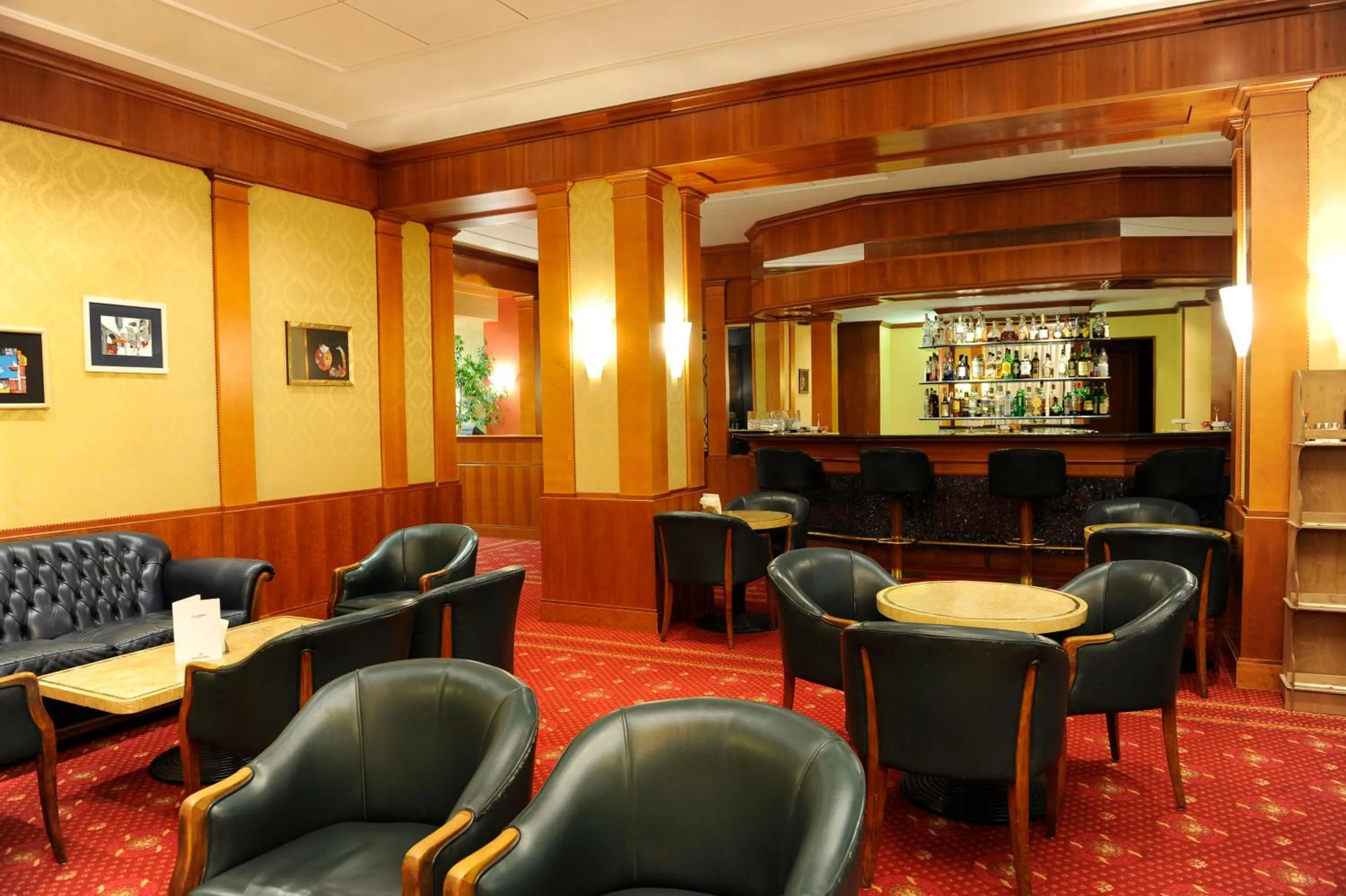 Lounge or bar in Tower Genova Airport - Hotel & Conference Center