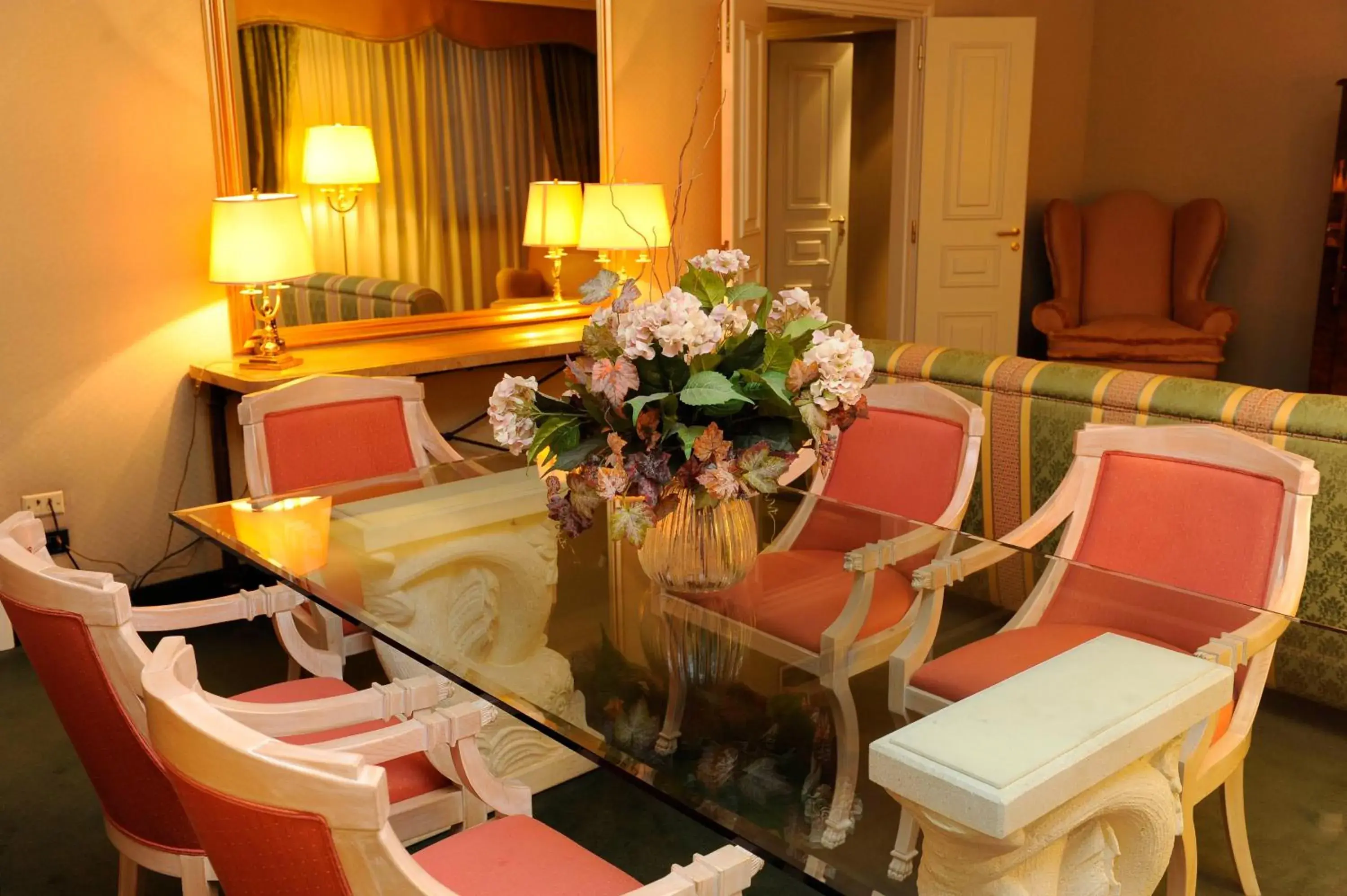 Deluxe Suite with Spa Bath in Tower Genova Airport - Hotel & Conference Center Deluxe Suite with Spa Bath in Tower Genova Airport - Hotel & Conference Center