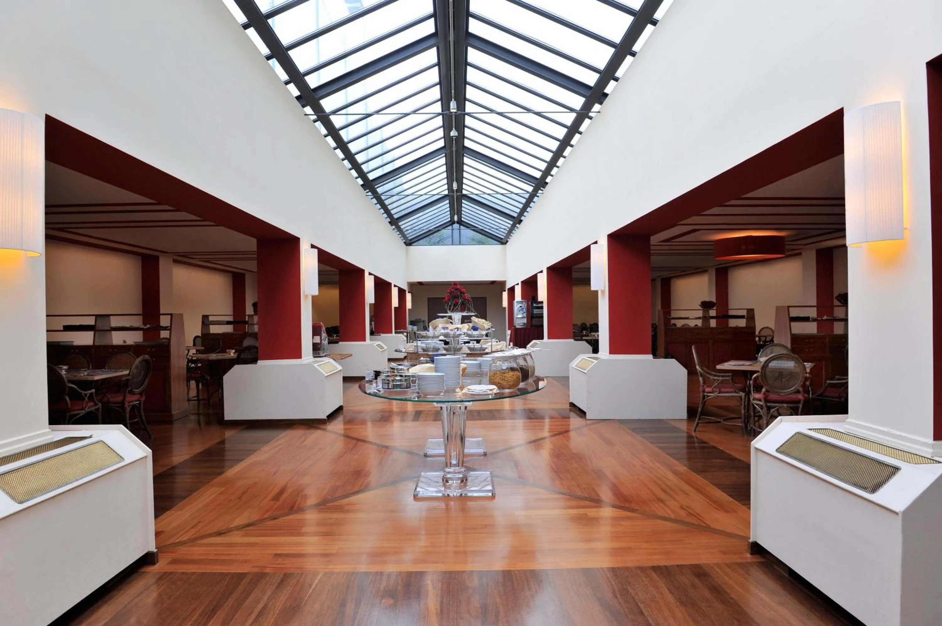 Restaurant/places to eat in Tower Genova Airport - Hotel & Conference Center