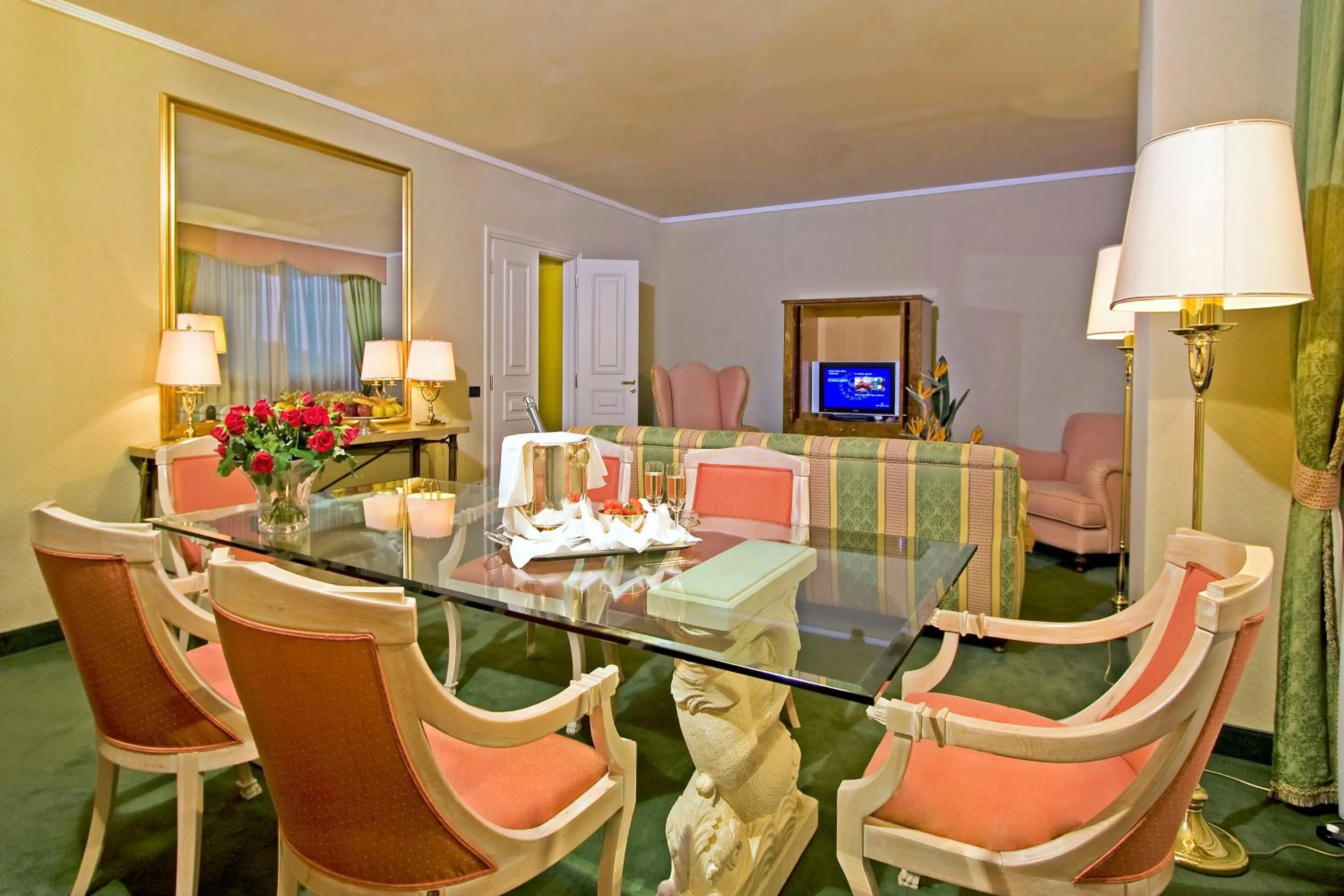 Bed in Tower Genova Airport - Hotel & Conference Center