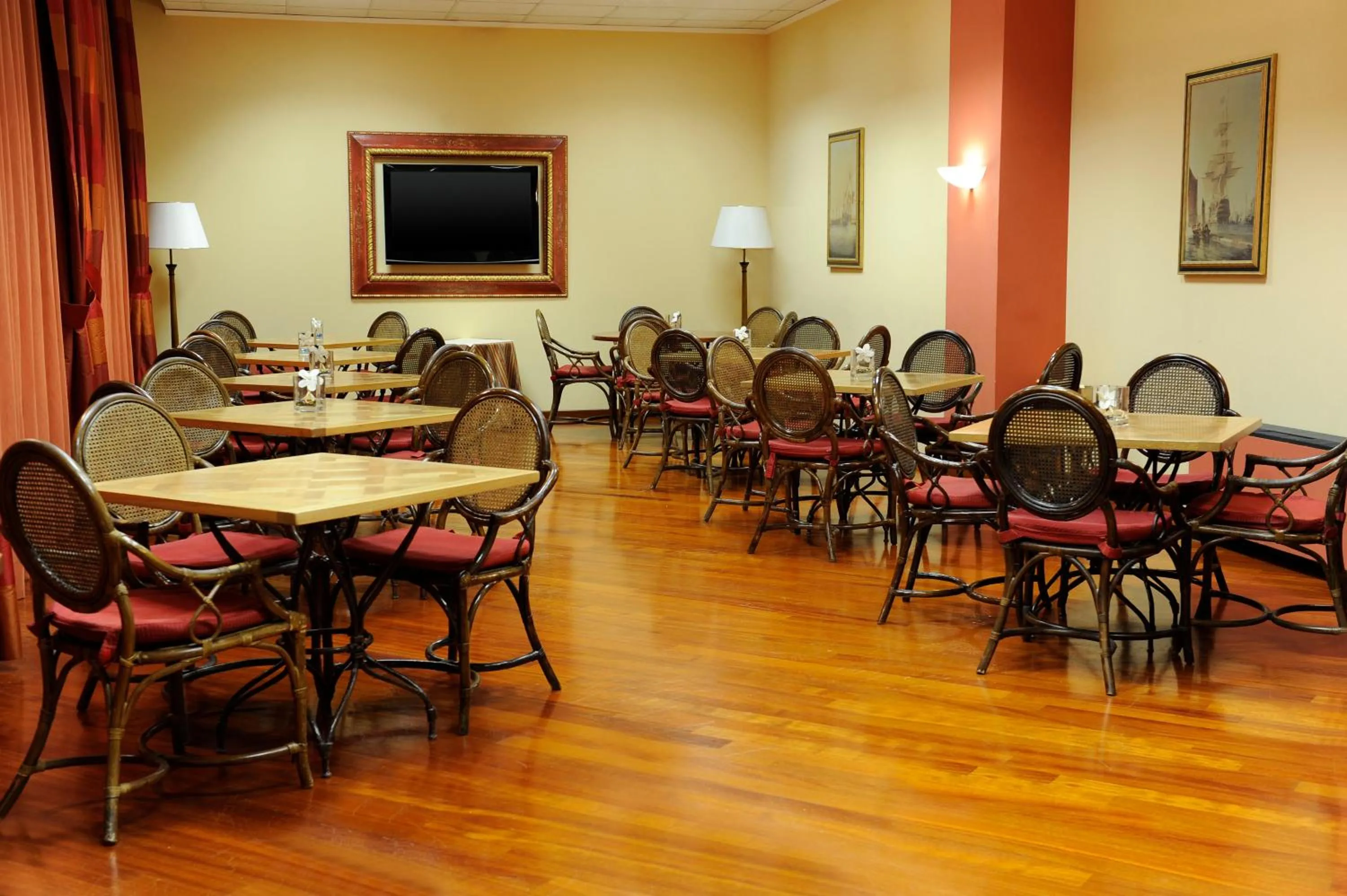 Restaurant/places to eat in Tower Genova Airport - Hotel & Conference Center