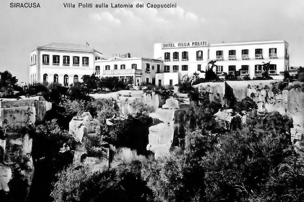 Facade/entrance in Grand Hotel Villa Politi
