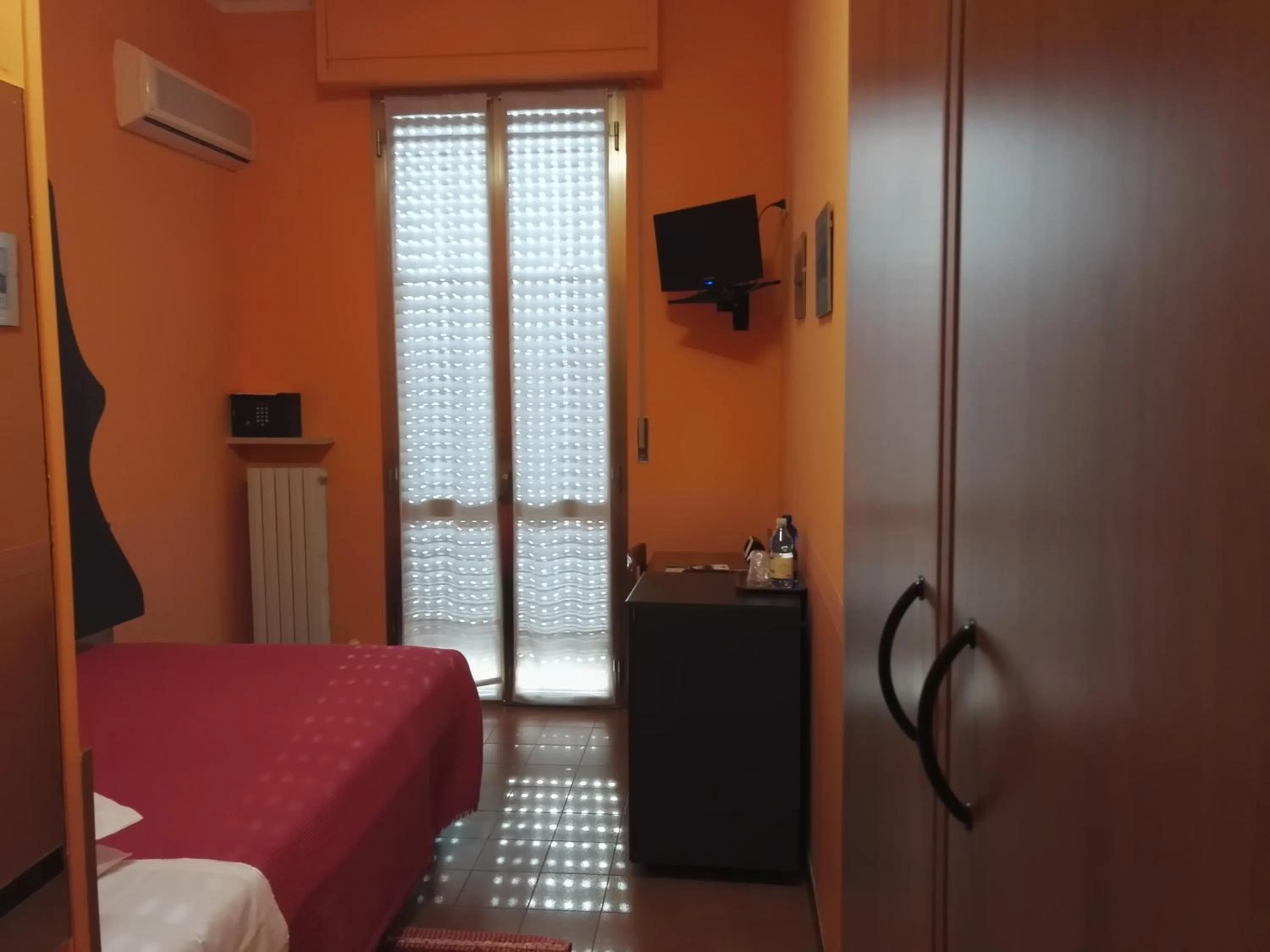 Photo of the whole room, Bed in Hotel Astoria