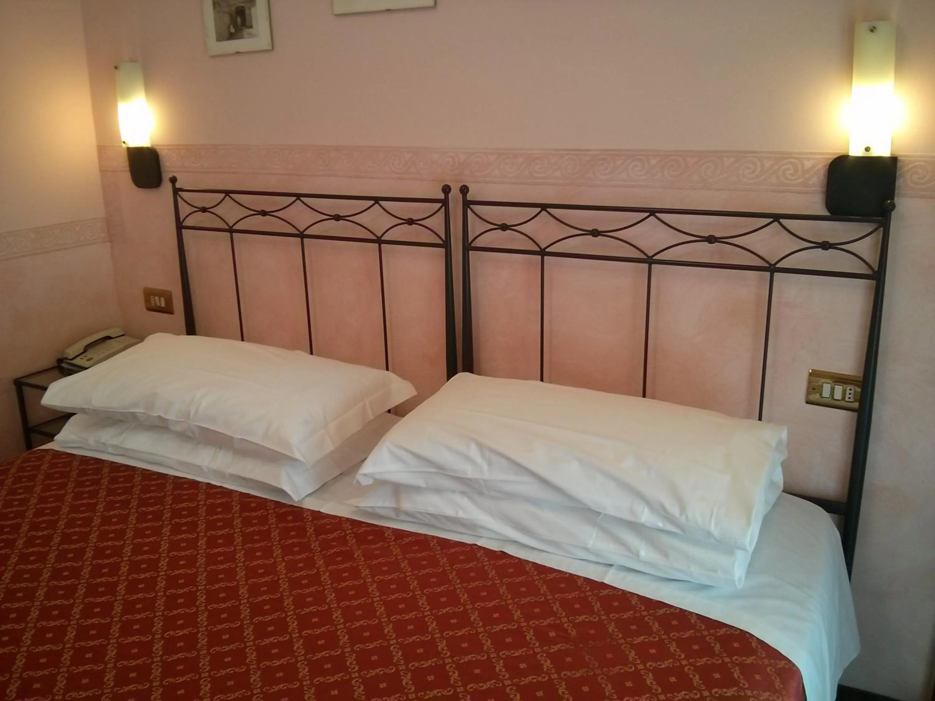 Bedroom, Bed in Hotel Astoria