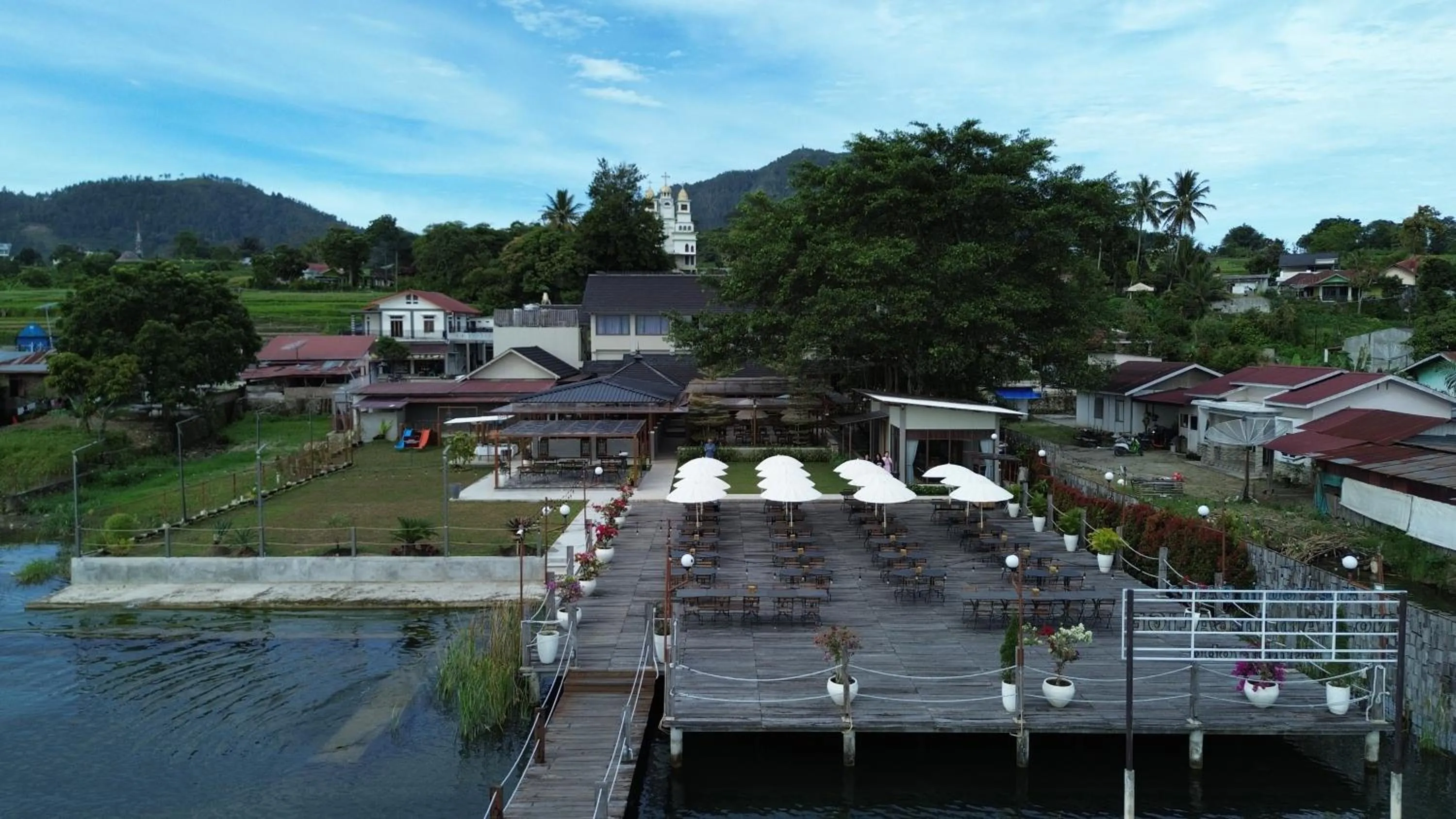 Restaurant/places to eat in Damar Toba