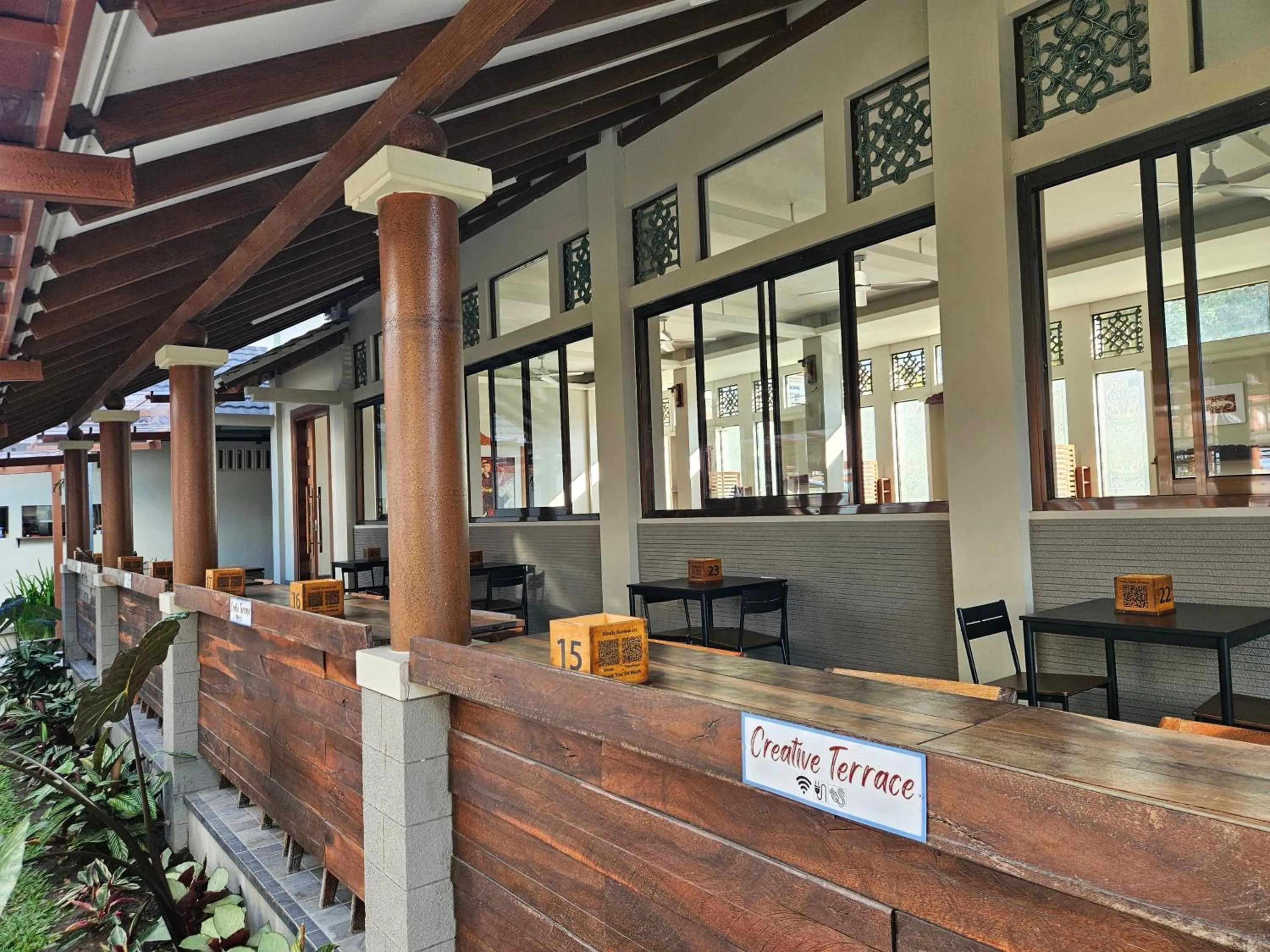 Restaurant/places to eat in Damar Toba