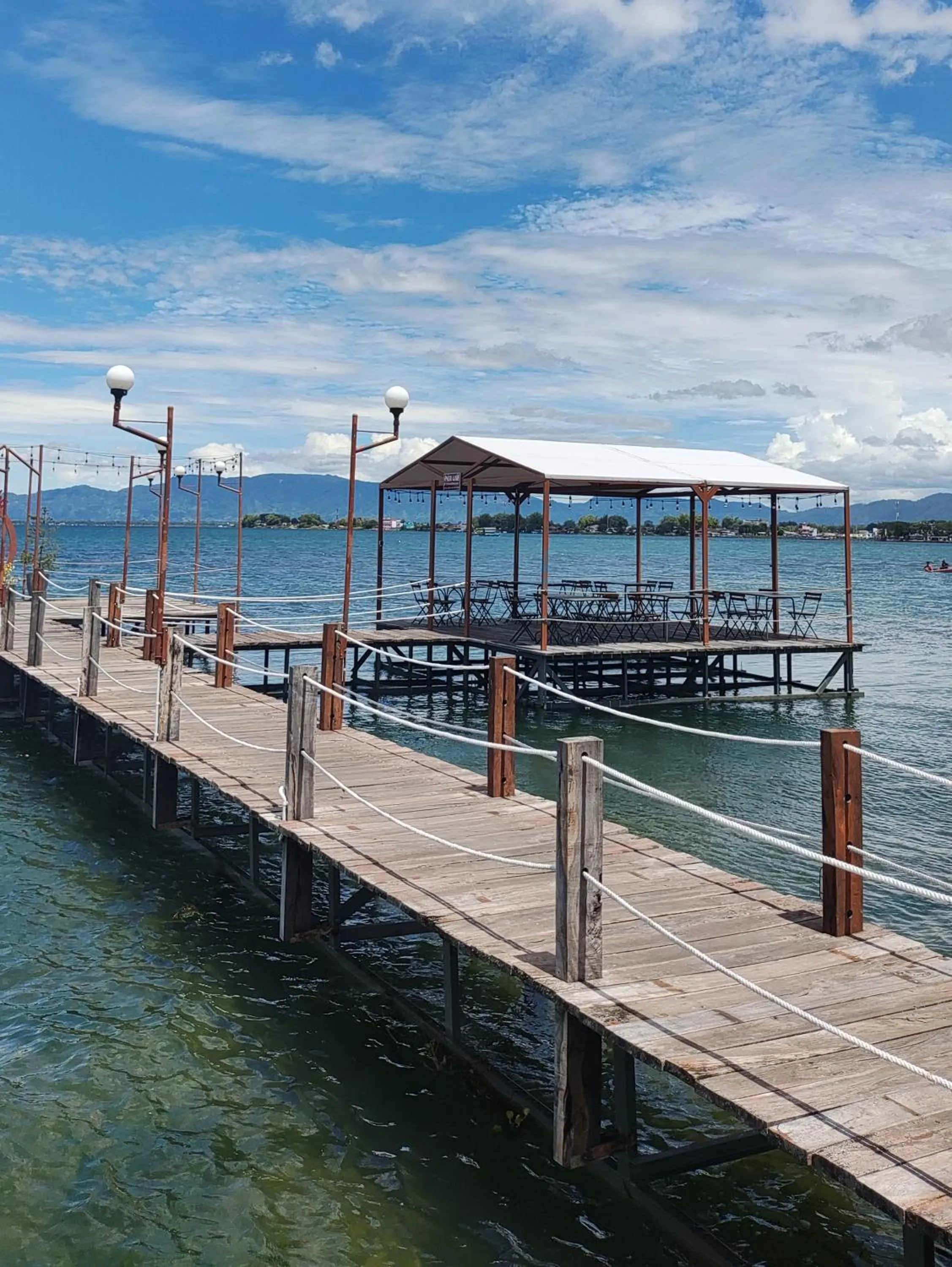 Restaurant/places to eat in Damar Toba
