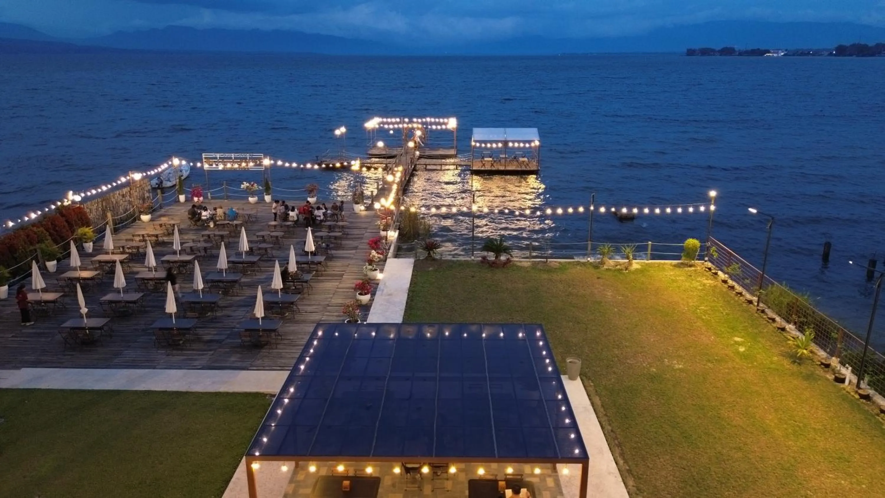 Restaurant/places to eat in Damar Toba