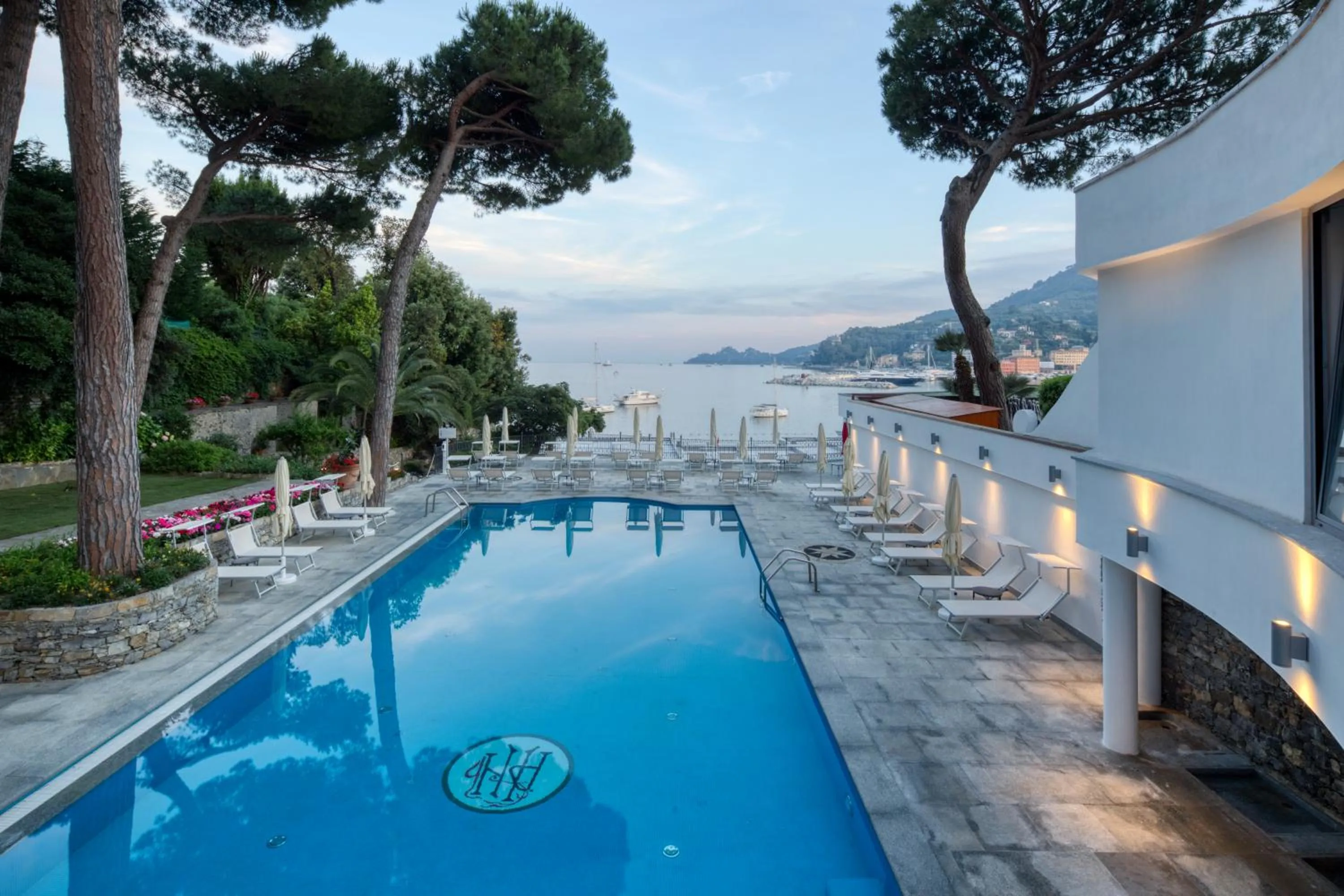 Swimming pool in Imperiale Palace Hotel