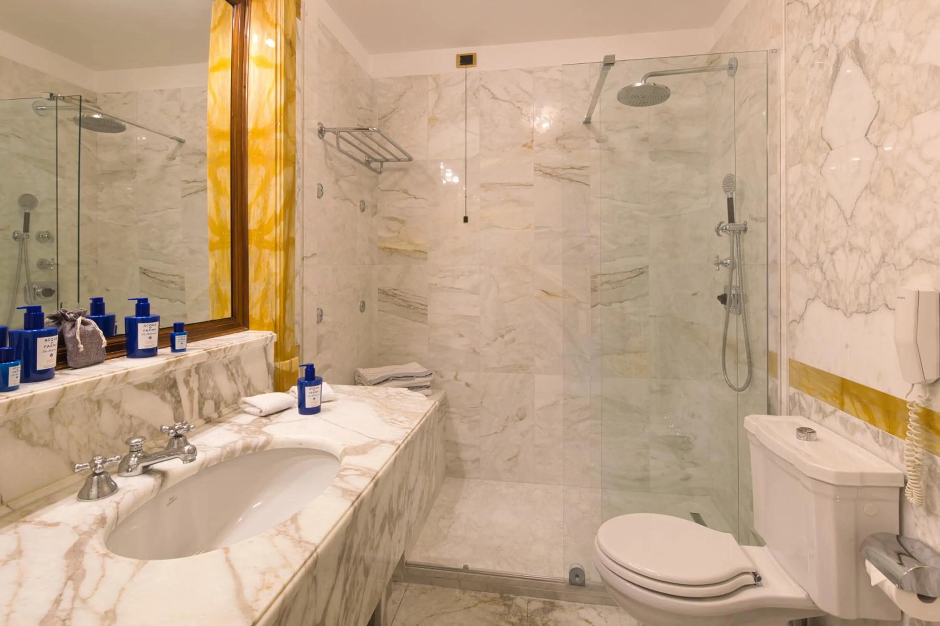 Bathroom in Imperiale Palace Hotel