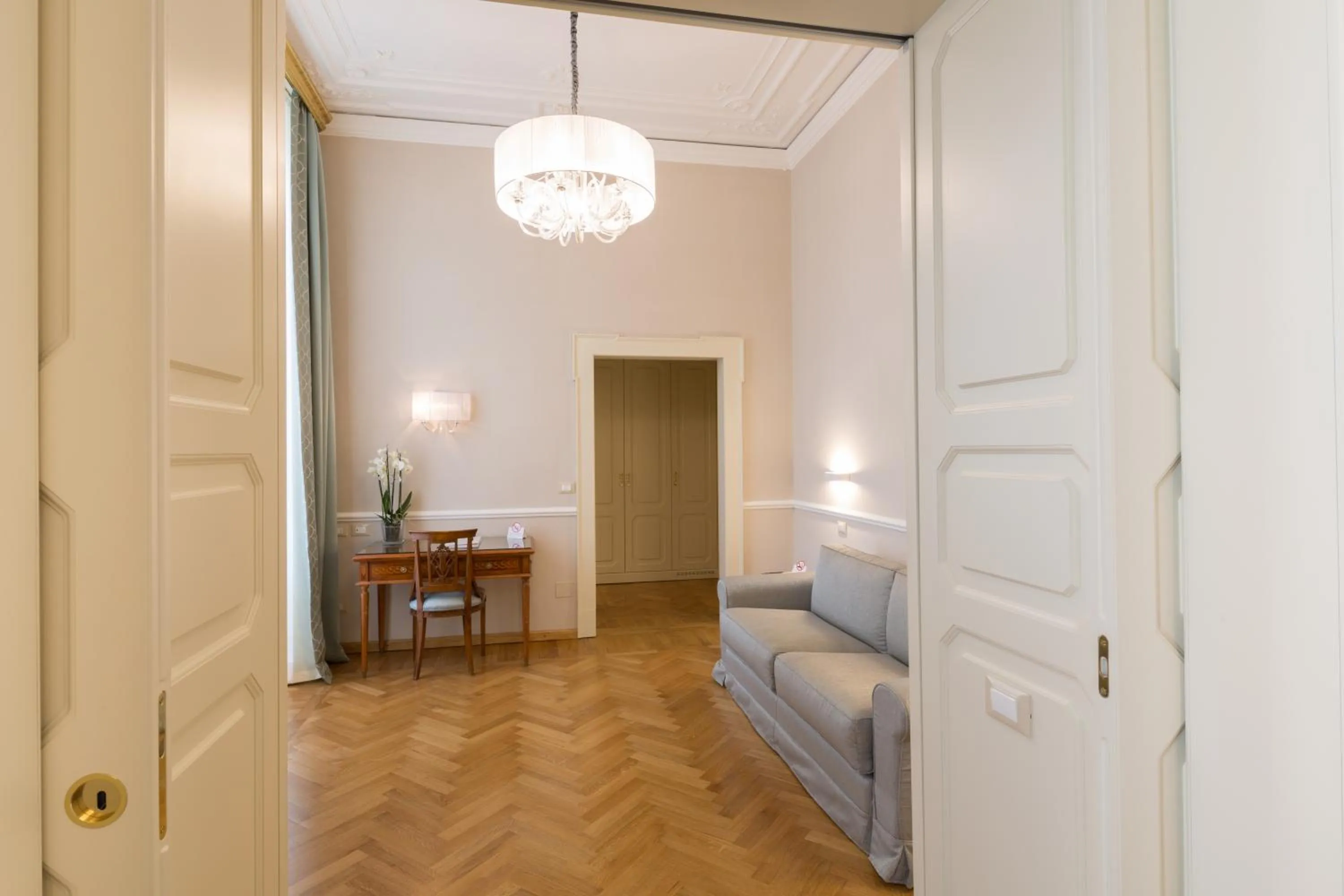 Living room, Bed in Imperiale Palace Hotel