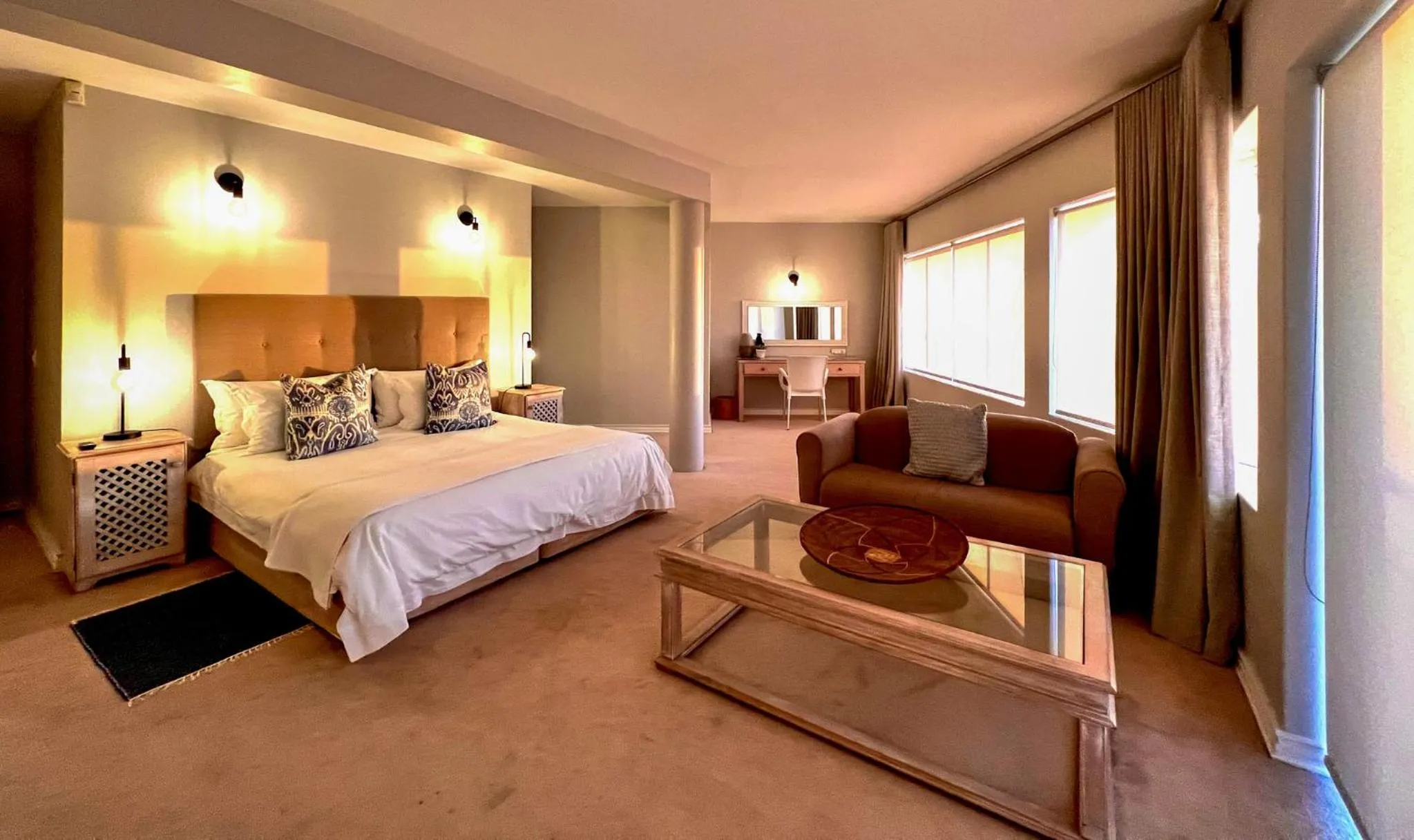 Bedroom, Bed in One On Houghton