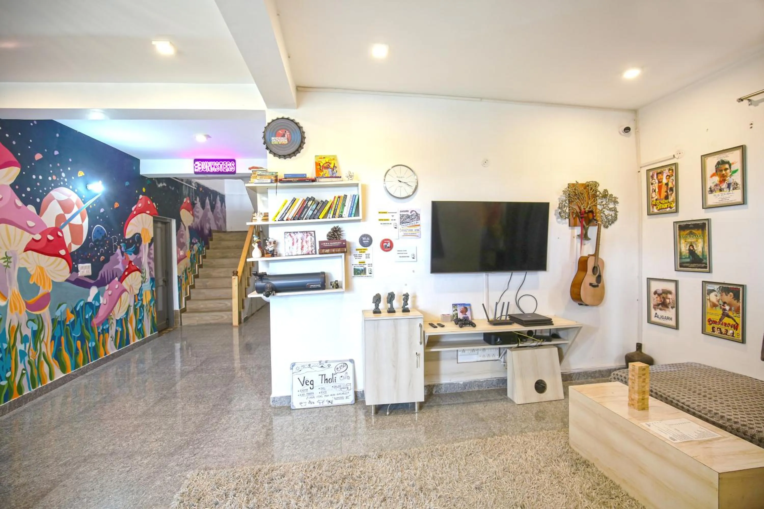 Communal lounge/ TV room in The Bunksters Bir