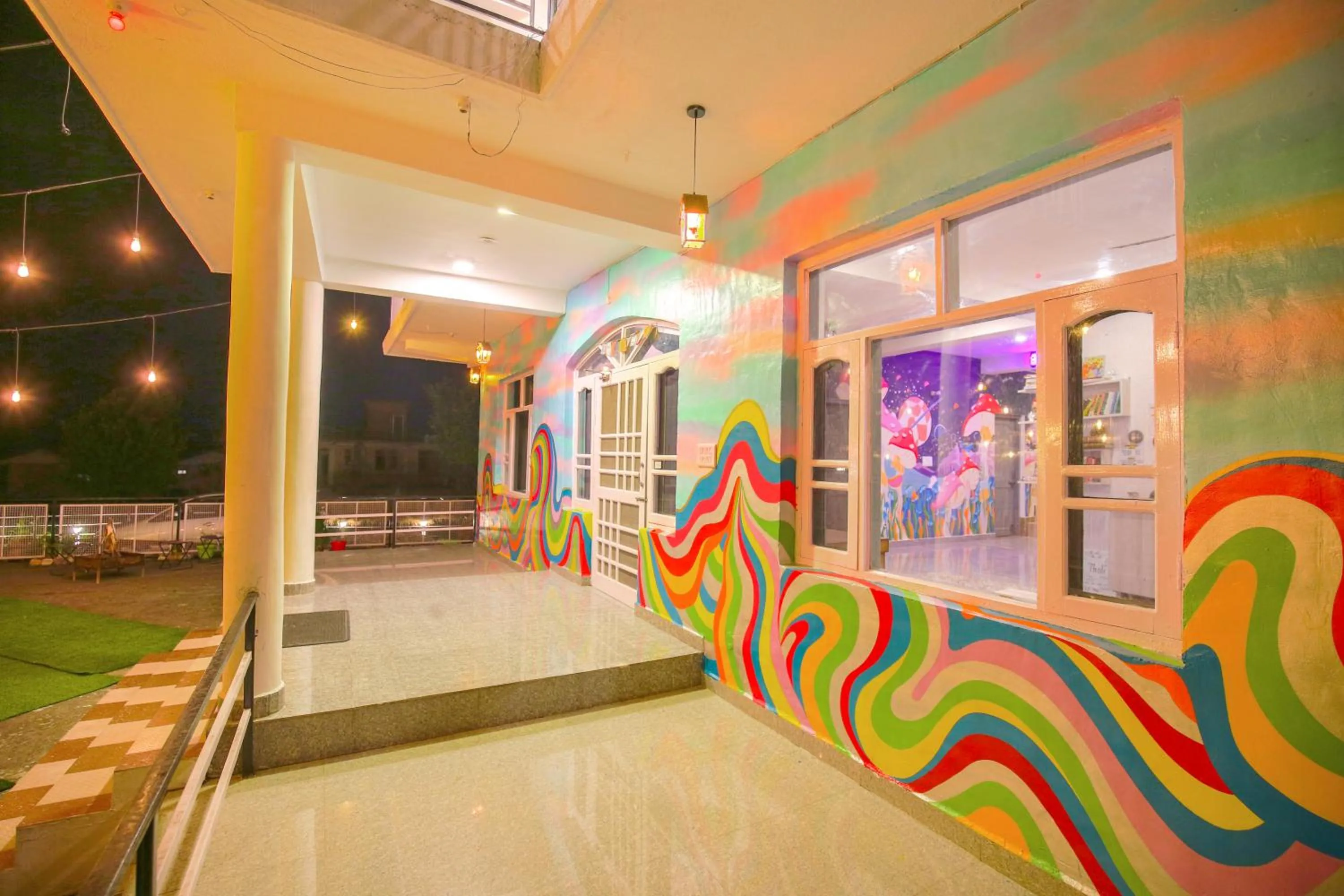 Facade/entrance in The Bunksters Bir