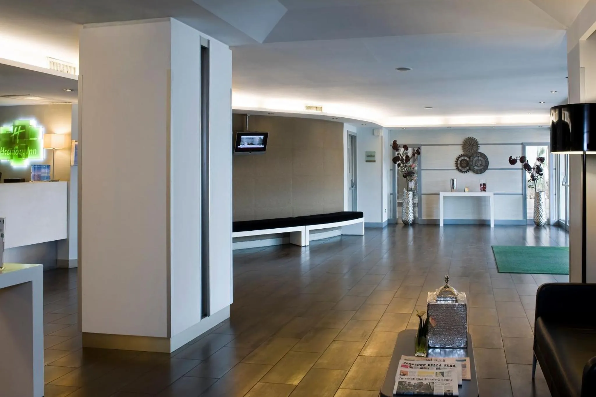 Property building in Holiday Inn Naples by IHG